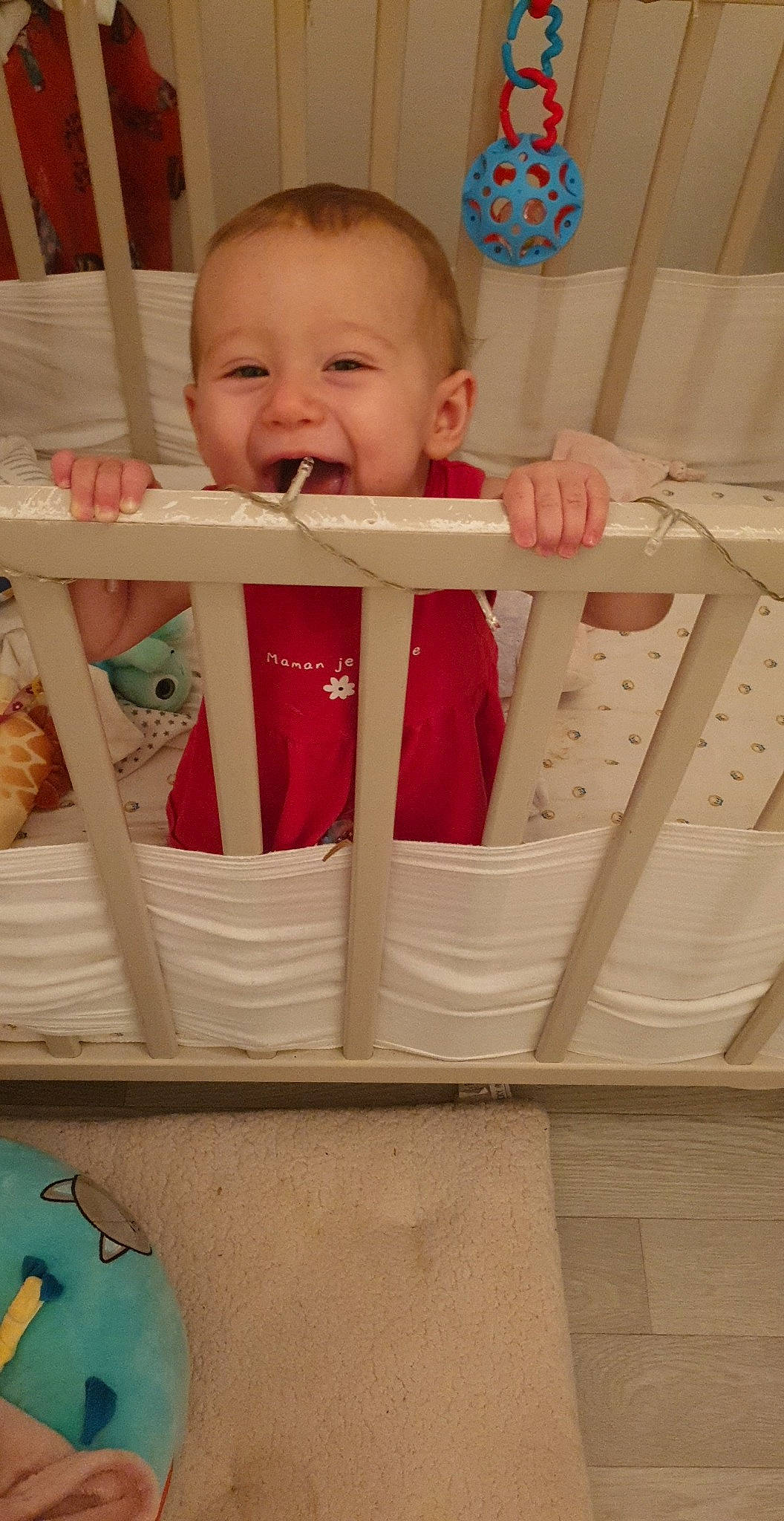 Alix. a rejoint le concours — aidez-le/la à gagner de superbes lots ! baby, baby_safety, baby_toddler_clothing, blue, cheek, child, chin, cradle, eye, facial_expression, head, human_body, infant_bed, iris, nursery, organ, person, product, smile, toddler