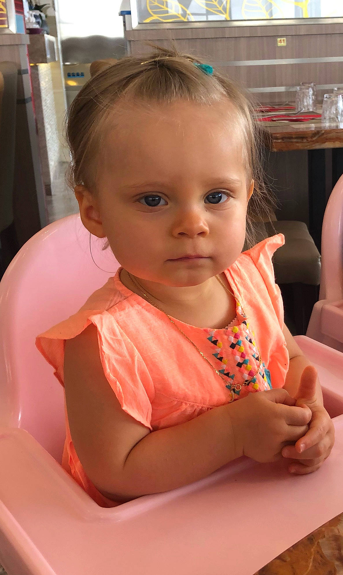 Jade a rejoint le concours — aidez-le/la à gagner de superbes lots ! baby, baby_toddler_clothing, beauty, cheek, child, chin, eyebrow, eyelash, fun, hairstyle, happy, head, iris, lip, mouth, neck, nose, person, sitting, skin