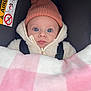 Alia a rejoint le concours — aidez-le/la à gagner de superbes lots ! baby, infant, car_seat, beanie, knit_hat, blanket, blue_eyes, bundled_up, zipper, safety_strap, airbag_warning, rosy_cheeks, fur_hood, close_up, portrait, soft_texture, pink_pattern, gaze, indoor, cozy