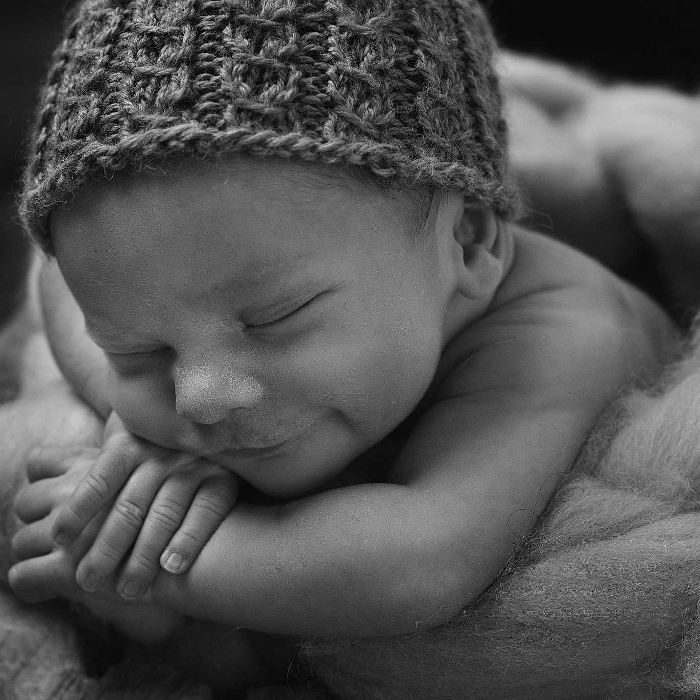 Andreas a rejoint le concours — aidez-le/la à gagner de superbes lots ! baby, black_and_white, blanket, child, closeup, cozy, cute, face, hands, hat, infant, knitted, newborn, peaceful, portrait, relax, rest, sleeping, soft, warm