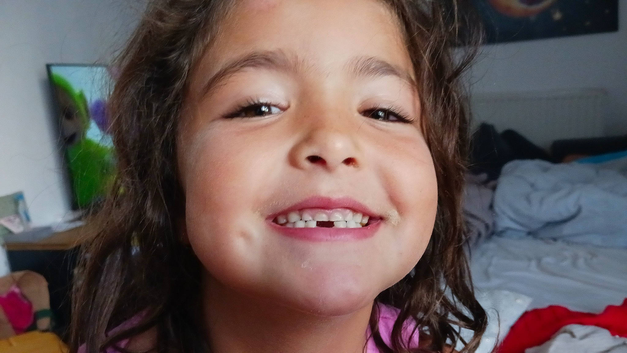 Elisa a rejoint le concours — aidez-le/la à gagner de superbes lots ! black_hair, cheek, chin, ear, eye, eyebrow, eyelash, flash_photography, hair, happy, head, iris, jaw, joy, lip, mouth, neck, nose, person, skin