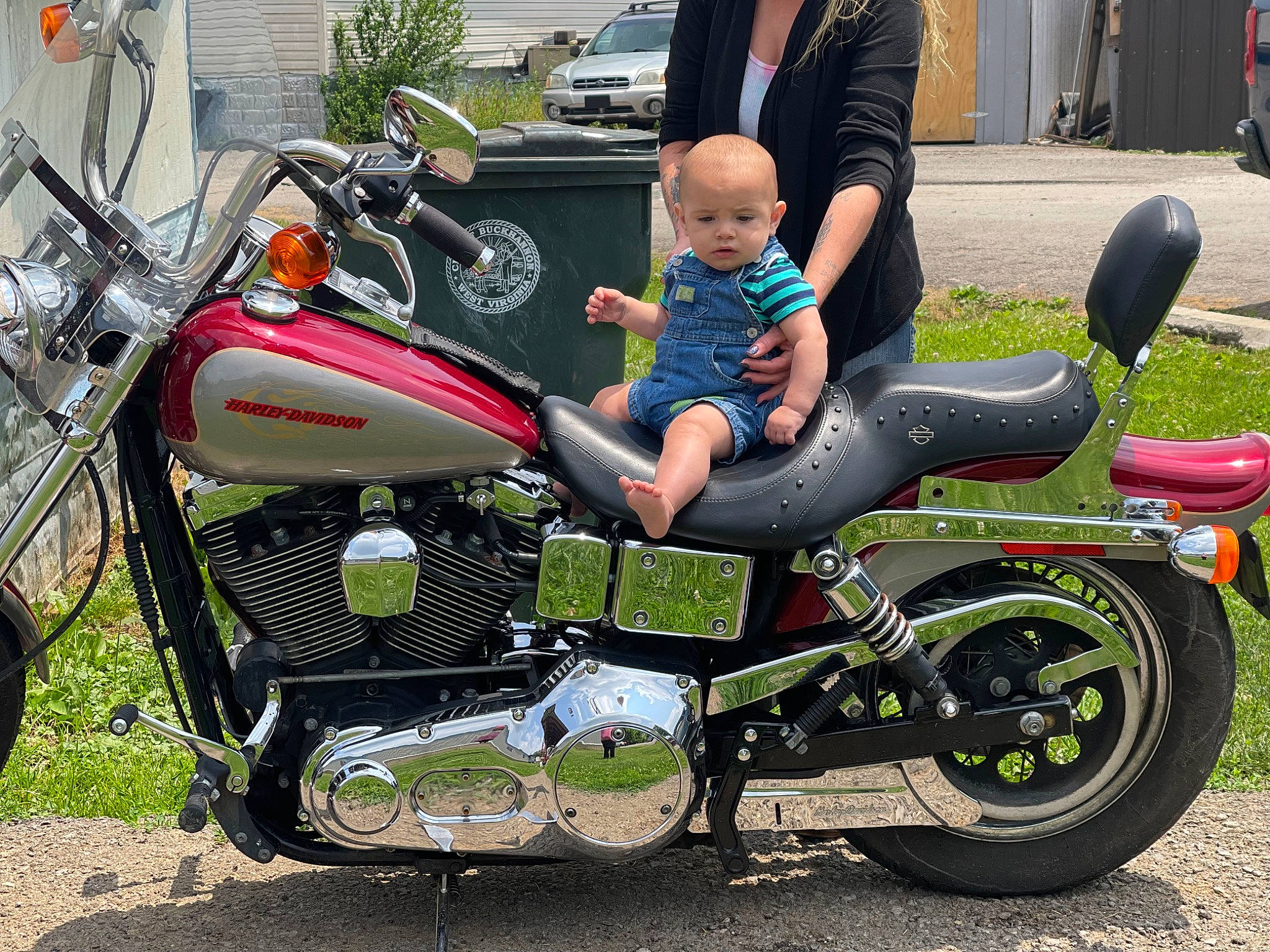 Azrael is registered to the contest to win money with this photo: alloy_wheel, automotive_design, automotive_exhaust, automotive_exterior, automotive_lighting, automotive_tire, fuel_tank, headlamp, helmet, land_vehicle, leg, mode_of_transport, motor_vehicle, motorcycle, motorcycle_accessories, person, rim, sorrow, tire, vehicle