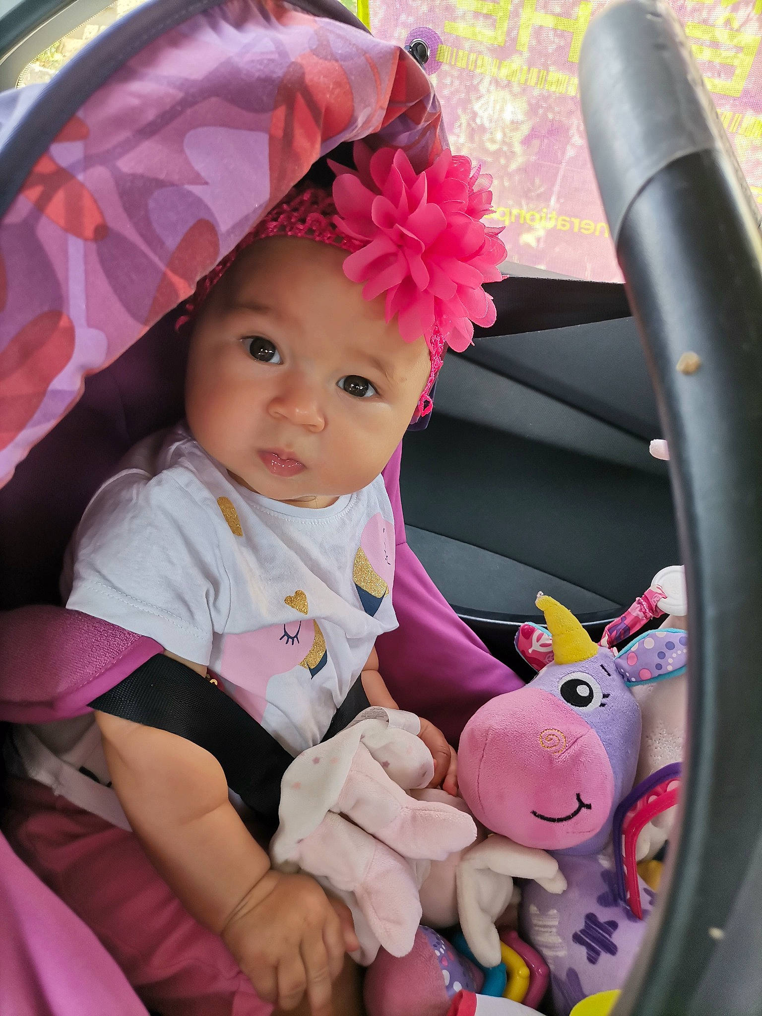 Lélia participe au concours pour gagner de l'argent avec cette photo : baby, baby_carriage, baby_safety, baby_toddler_clothing, child, facial_expression, hand, happy, headwear, mammal, organ, people, person, photograph, pink, product, skin, smile, toddler, vertebrate