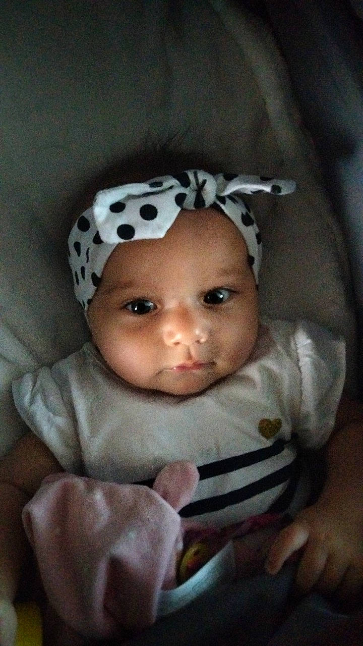 Aya a rejoint le concours — aidez-le/la à gagner de superbes lots ! baby, baby_products, baby_toddler_clothing, cap, cheek, child, comfort, costume_hat, eye, eyelash, fashion_accessory, flash_photography, head, headgear, headwear, iris, linens, lip, nose, person