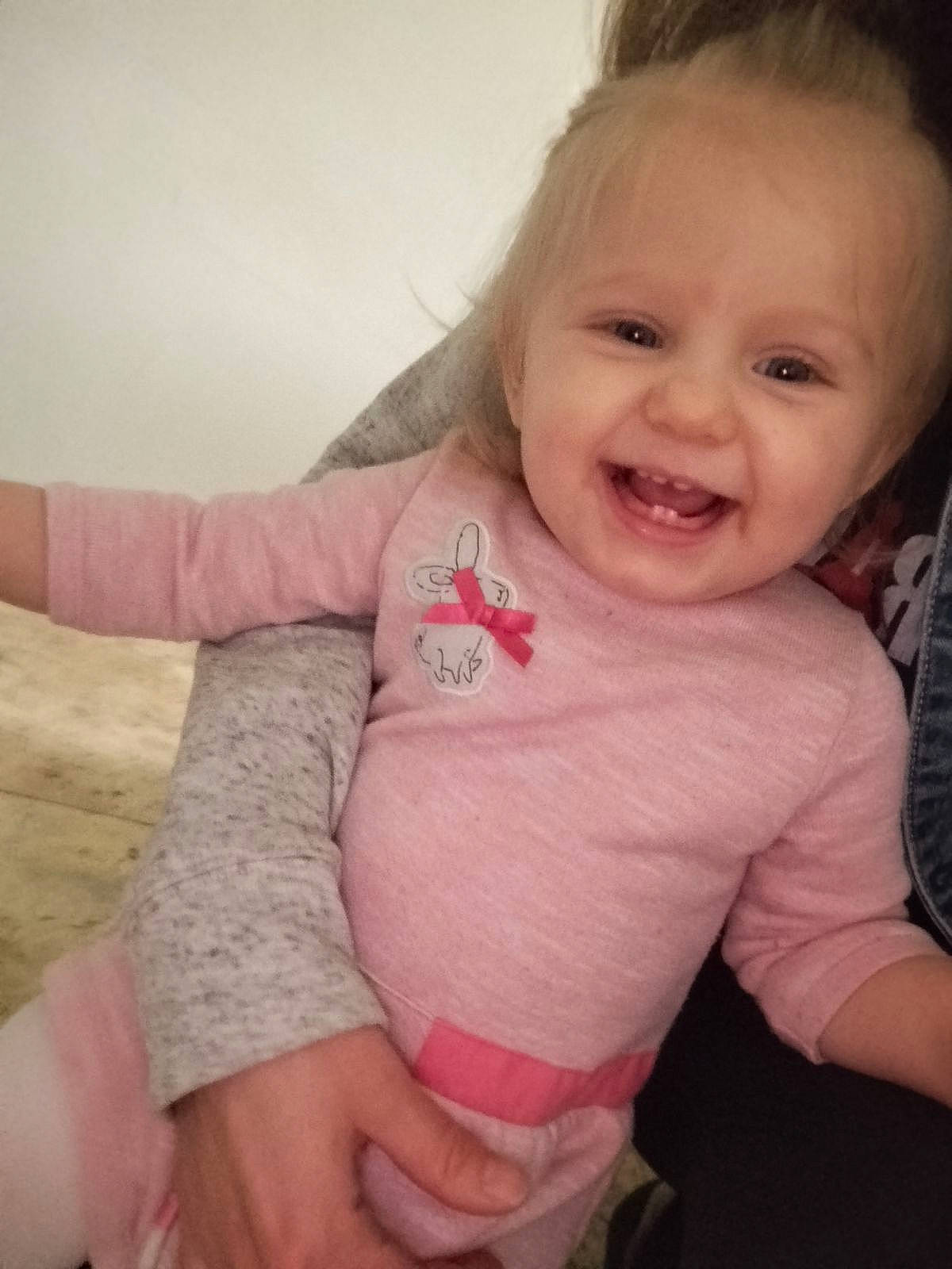 Lyana participe au concours pour gagner de l'argent avec cette photo : arm, baby_toddler_clothing, cheek, chin, comfort, eye, eyebrow, hair, hand, happy, human_body, joint, joy, lip, mouth, neck, nose, person, shoulder, skin