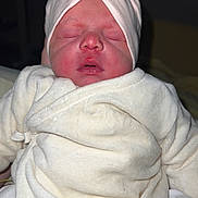 Hannaya participe au concours pour gagner de l'argent avec cette photo : baby, child, closeup, cozy, cute, face, hat, human, indoors, infant, newborn, newborn_clothing, peaceful, portrait, resting, sleeping, soft_light, soft_texture, white_clothing, wrapped