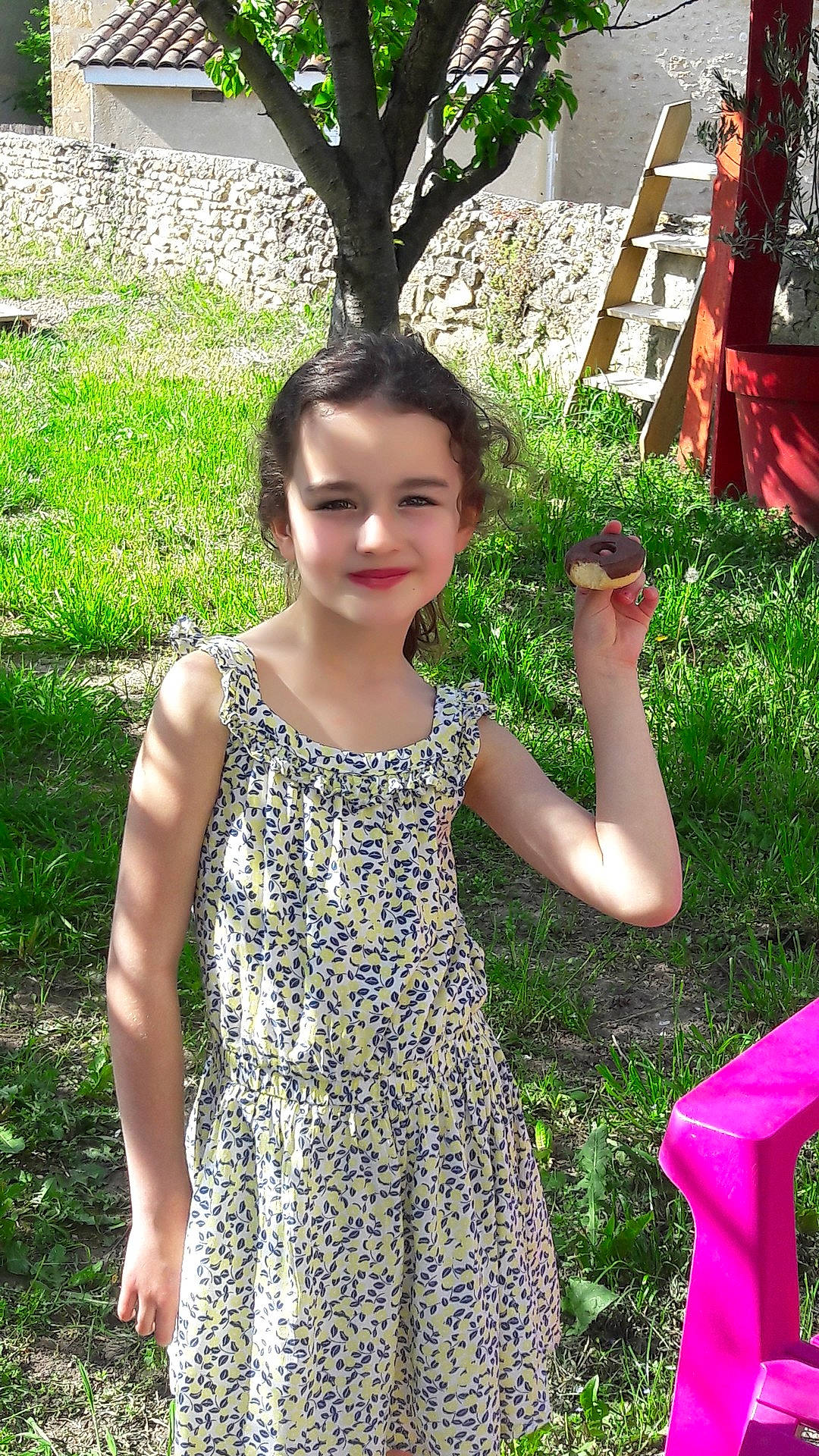 Tina a rejoint le concours — aidez-le/la à gagner de superbes lots ! abdomen, beauty, black_hair, clothing, dress, flower, garden, girl, grass, lady, pattern, person, photo_shoot, plant, shoulder, shrub, smile, summer, tree, trunk