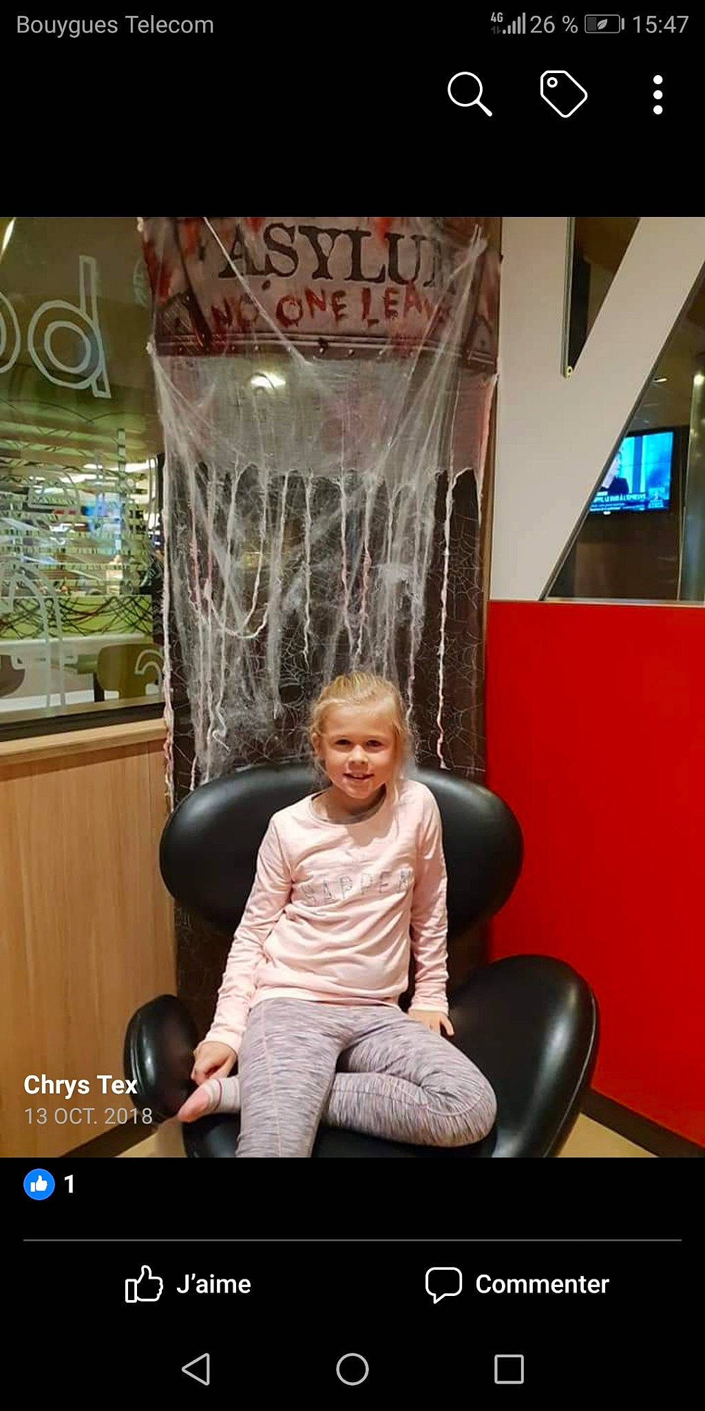 Julia a rejoint le concours — aidez-le/la à gagner de superbes lots ! chair, joy, person, sitting