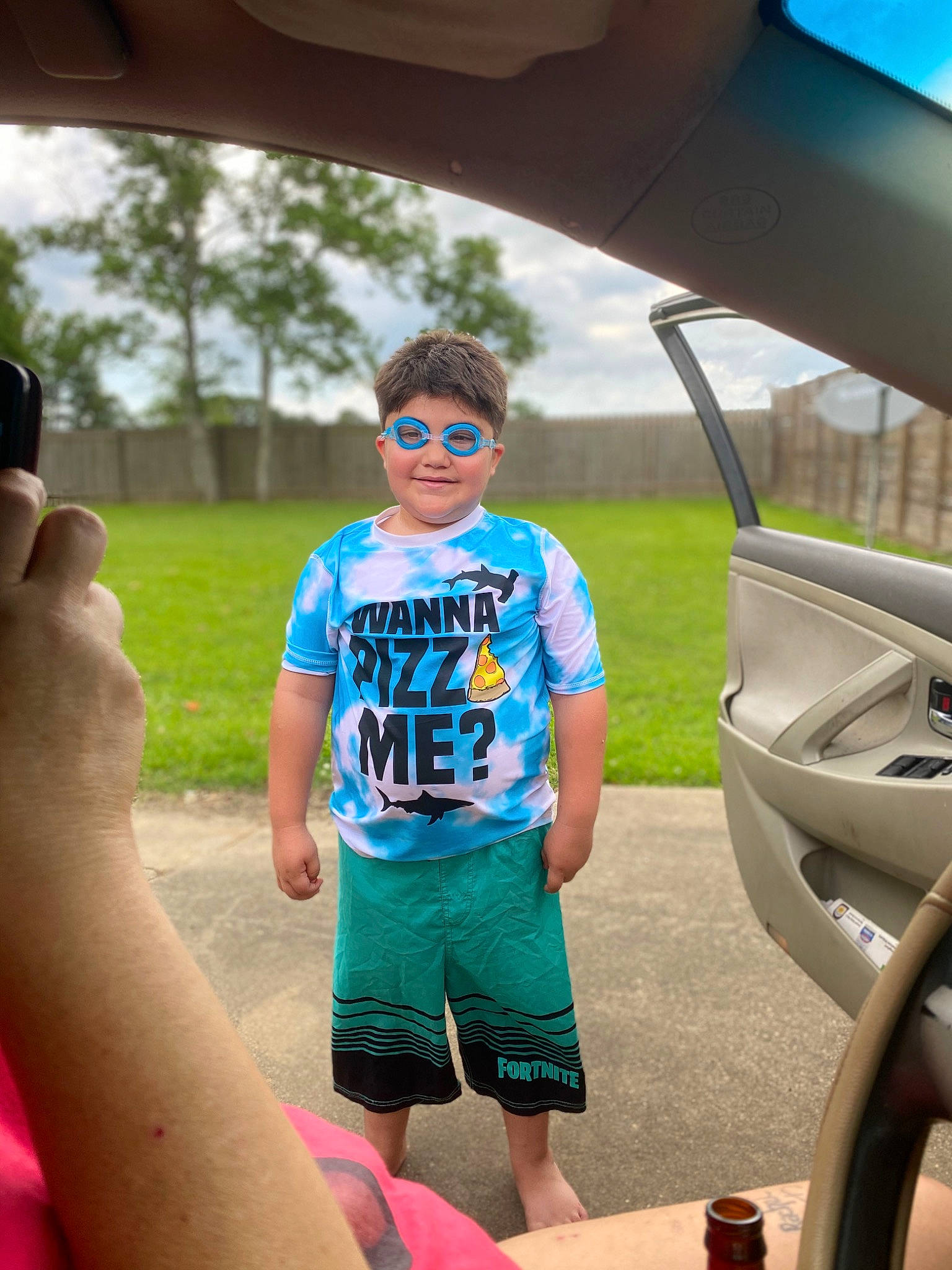 Marlon is registered to the contest to win money with this photo: automotive_design, automotive_exterior, automotive_lighting, bumper, cool, daytime, eyewear, fun, glasses, goggles, grass, joy, leisure, light, motor_vehicle, person, shorts, summer, sunglasses, tree