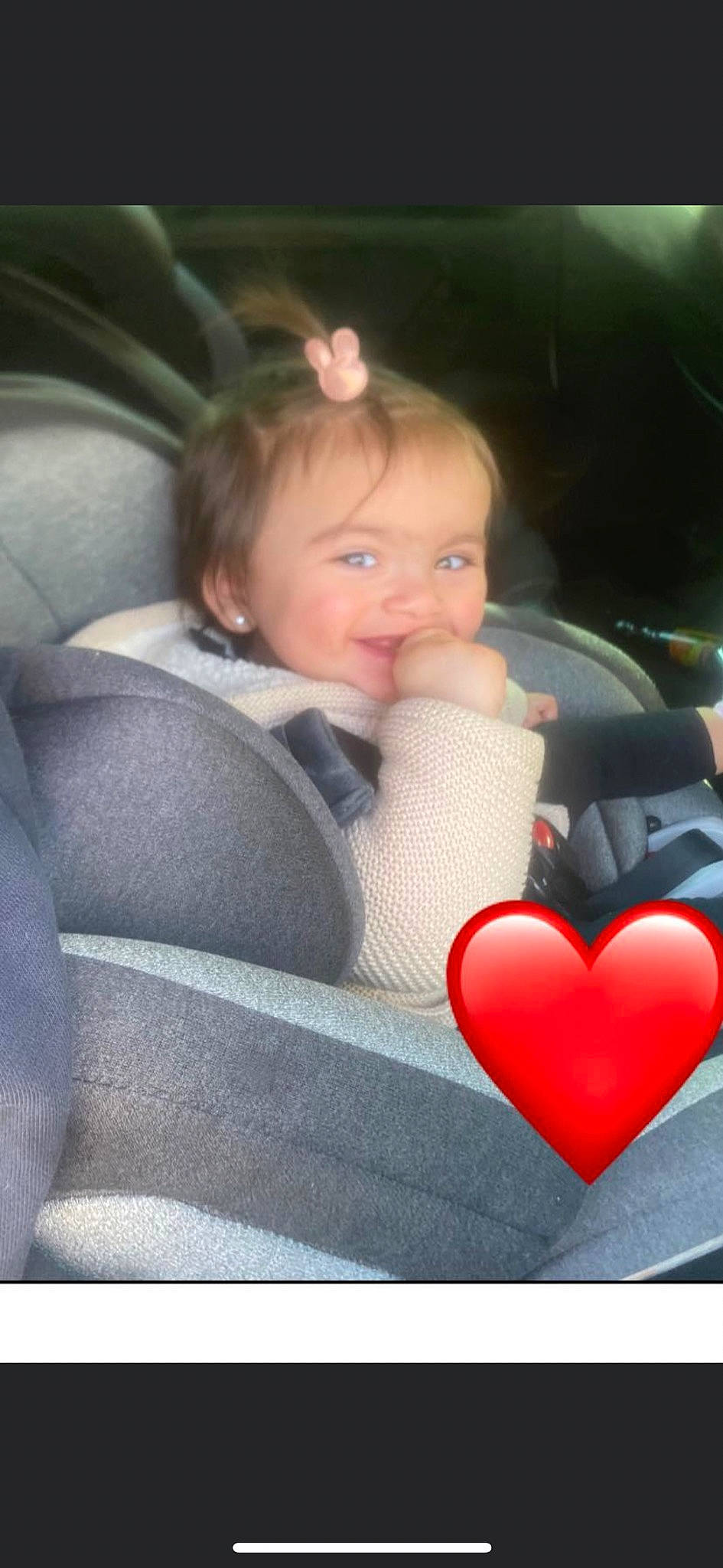 Yasmine participe au concours pour gagner de l'argent avec cette photo : arm, auto_part, baby, baby_in_car_seat, car_seat, car_seat_cover, comfort, face, hair, hand, happy, head, human_body, joy, lip, person, product, seat_belt, steering_wheel, toddler