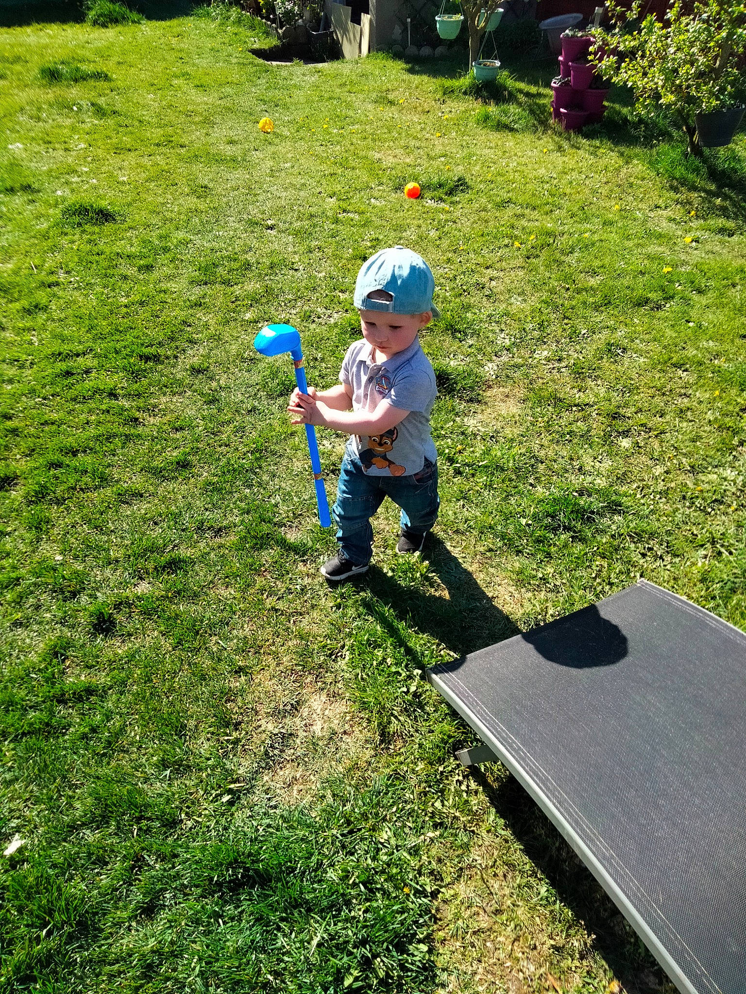 Alexy participe au concours pour gagner de l'argent avec cette photo : asphalt, baby, child, fun, garden, gardening, grass, grass_family, grassland, groundcover, headwear, landscape, landscaping, lawn, leisure, people_in_nature, person, plant, recreation, shrub