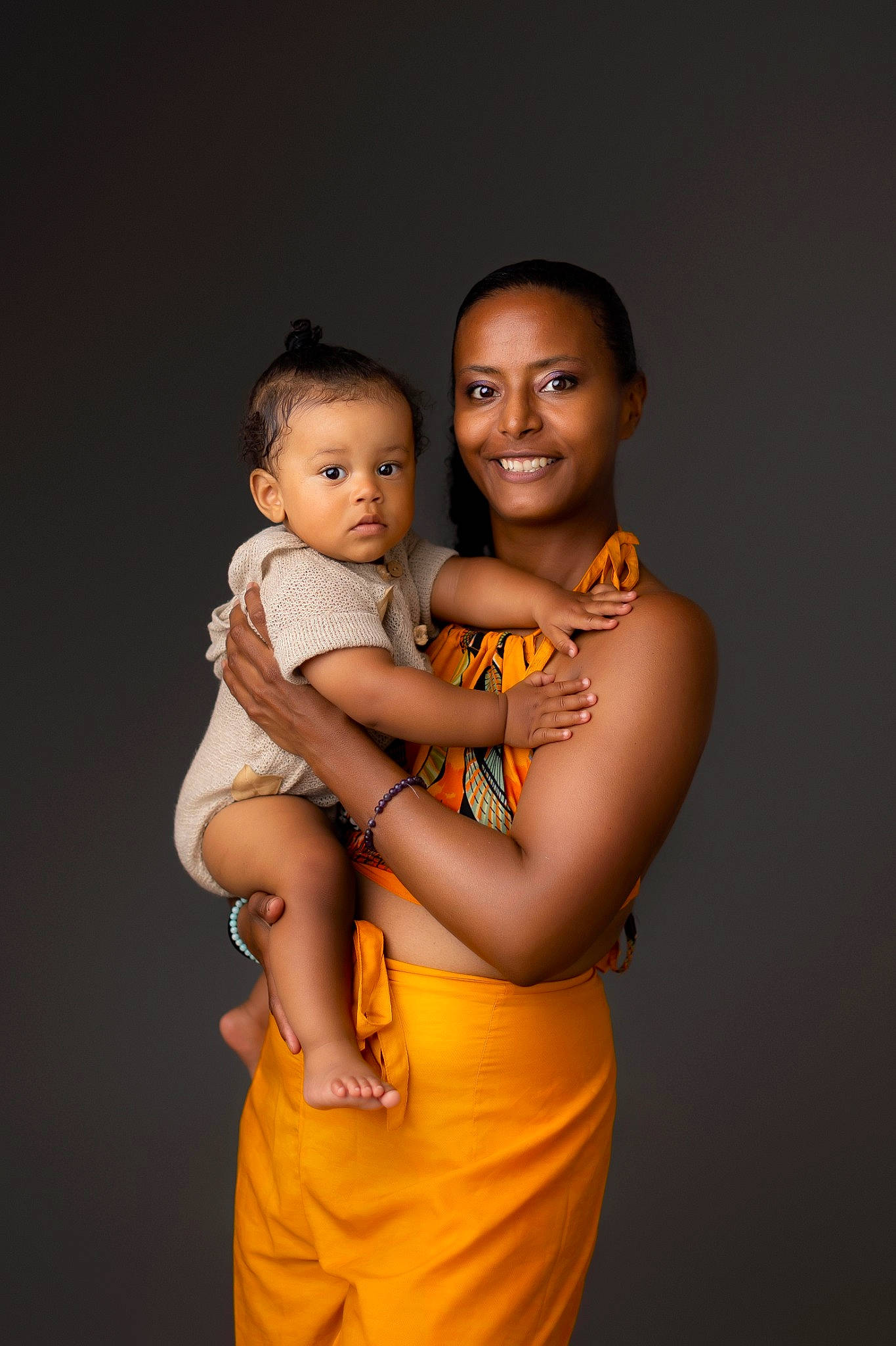 Kidane participe au concours pour gagner de l'argent avec cette photo : abdomen, arm, baby, bracelet, child, elbow, event, fashion_design, finger, flash_photography, fun, gesture, hand, happy, jewellery, joy, person, sitting, smile, stomach