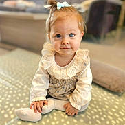 Candice participe au concours pour gagner de l'argent avec cette photo : baby, child, infant, blue_eyes, ponytail, cute, smiling, sitting, blanket, polka_dot, indoors, clothing, long_sleeve, soft_lighting, portrait, young_child, cute_expression, front_view, baby_girl, innocent
