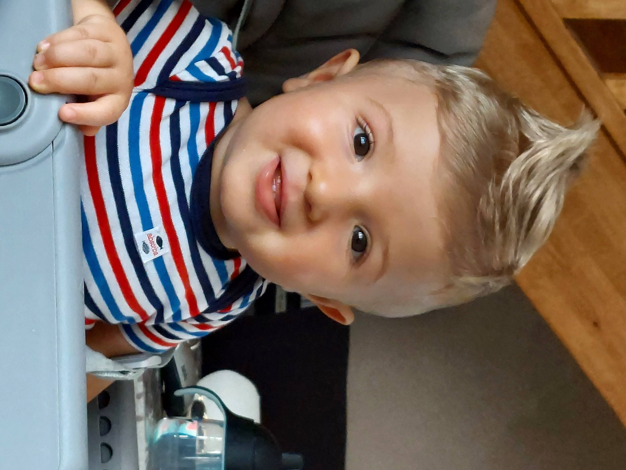 Mehdi a rejoint le concours — aidez-le/la à gagner de superbes lots ! baby, baby_laughing, baby_products, baby_toddler_clothing, cheek, child, electric_blue, fun, happy, hardwood, hat, joy, laugh, leisure, nose, person, play, sitting, smile, toddler