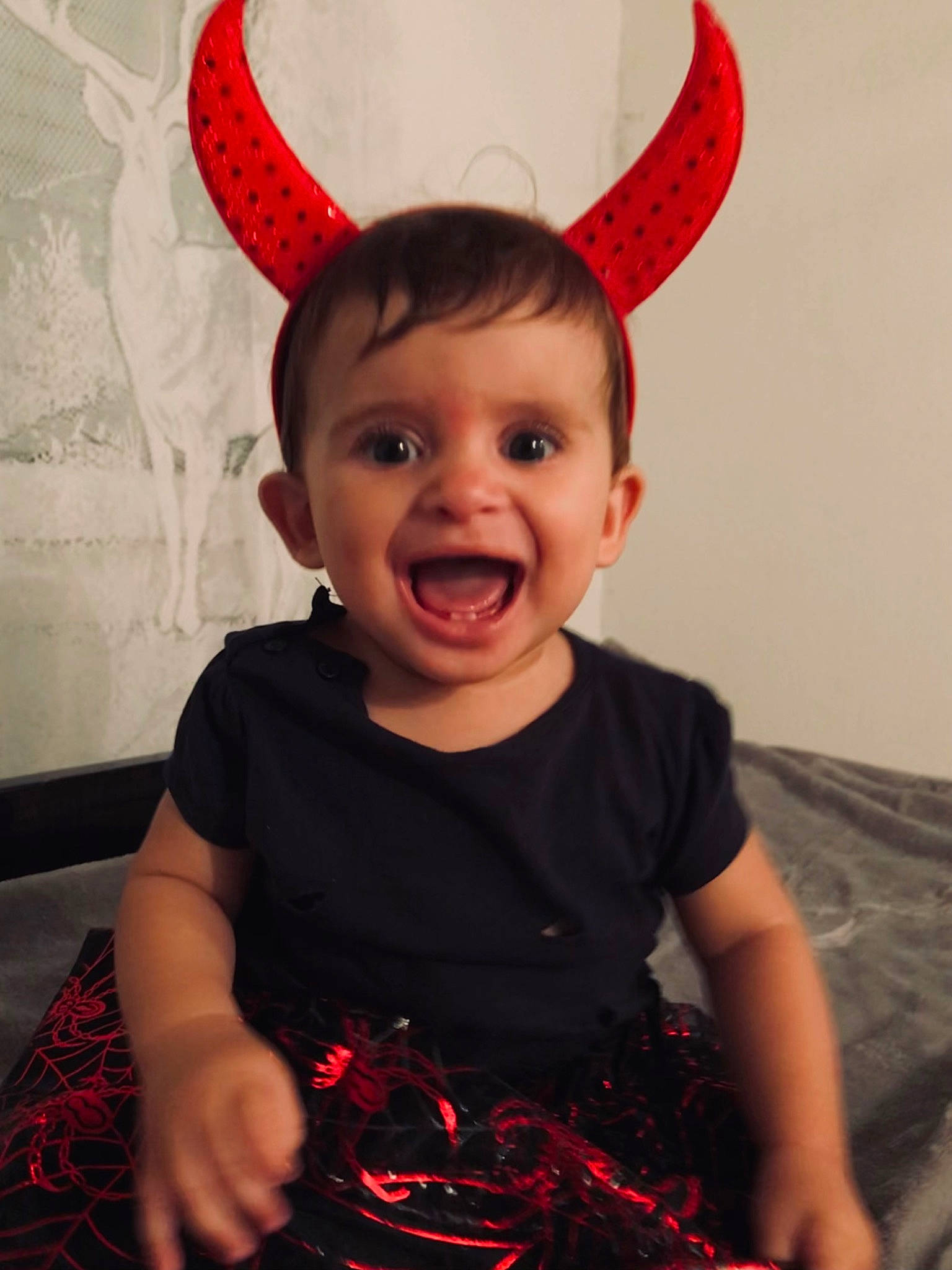 Melissa participe au concours pour gagner de l'argent avec cette photo : baby_toddler_clothing, beauty, cap, child, costume_hat, eye, fun, happy, hat, human_body, magenta, organ, pattern, person, pink, red, sleeve, smile, standing, t_shirt