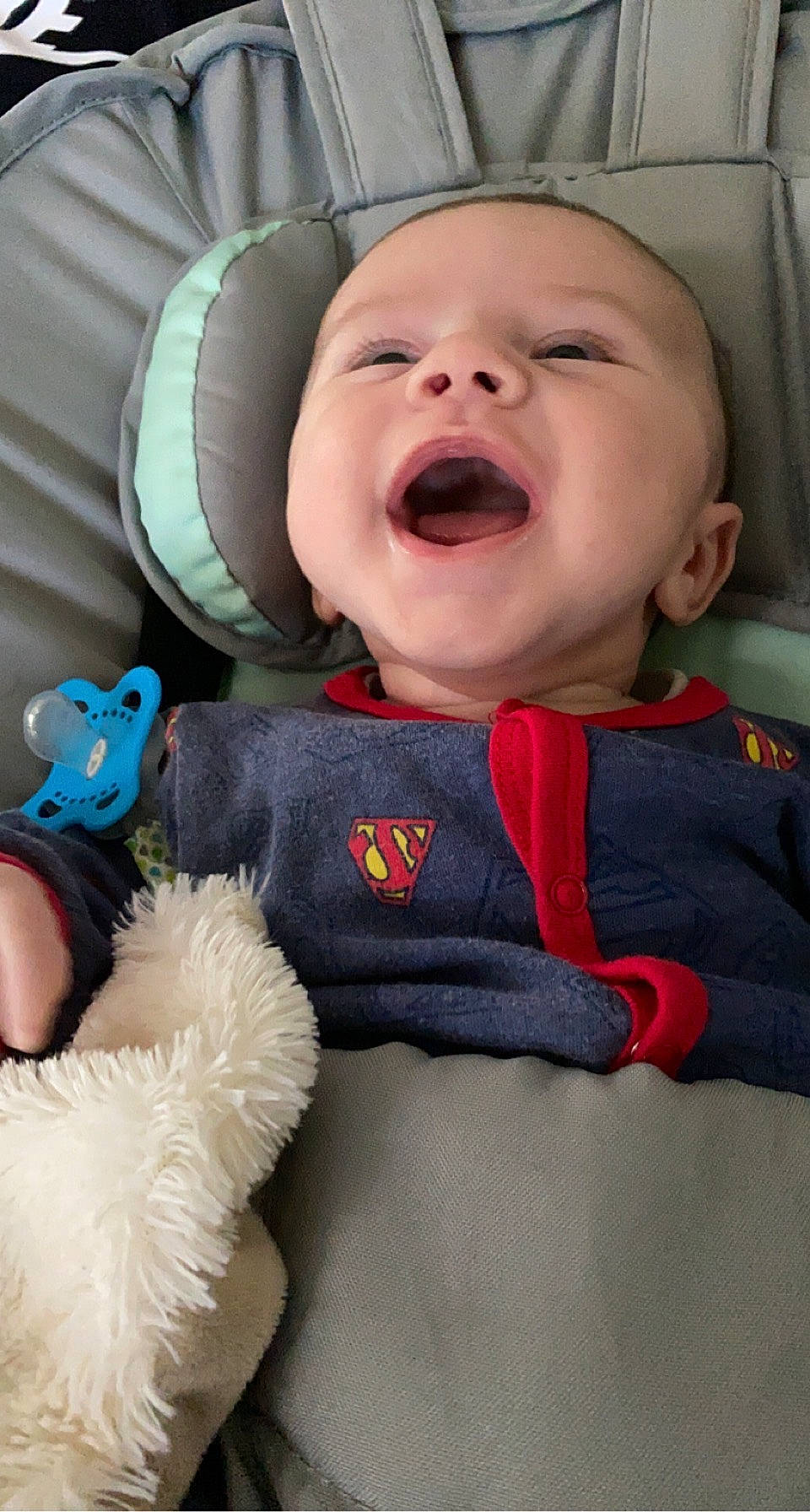 Nathanaël participe au concours pour gagner de l'argent avec cette photo : baby, baby_products, baby_safety, baby_sleeping, baby_toddler_clothing, cheek, child, comfort, finger, gesture, happy, headwear, nose, person, pink, skin, sleeve, smile, stuffed_toy, textile