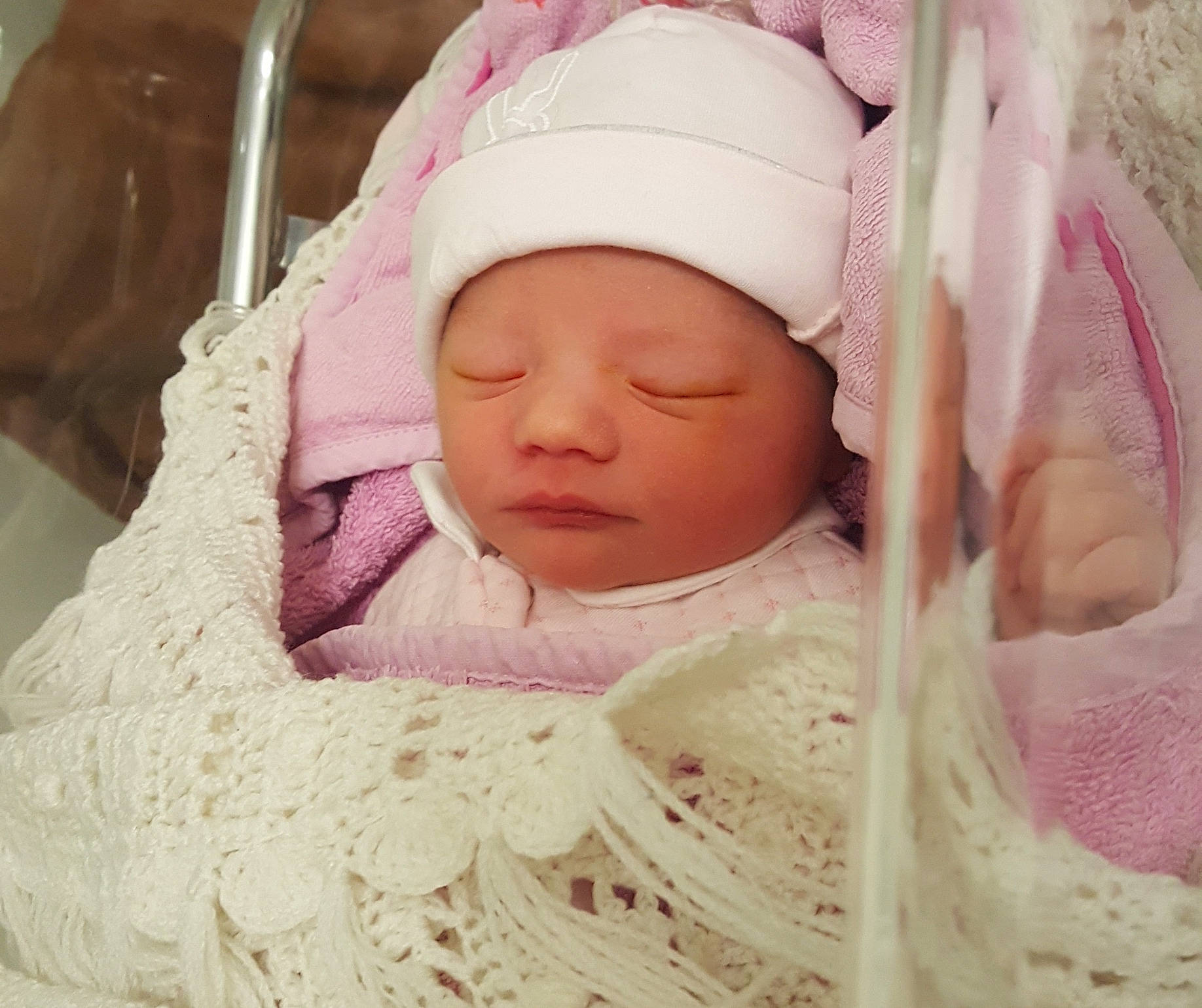 Rachel a rejoint le concours — aidez-le/la à gagner de superbes lots ! baby, baby_products, baby_sleeping, birth, bonnet, cheek, child, eye, face, head, headgear, headwear, nose, person, pink, product, skin, sleep, smile, textile