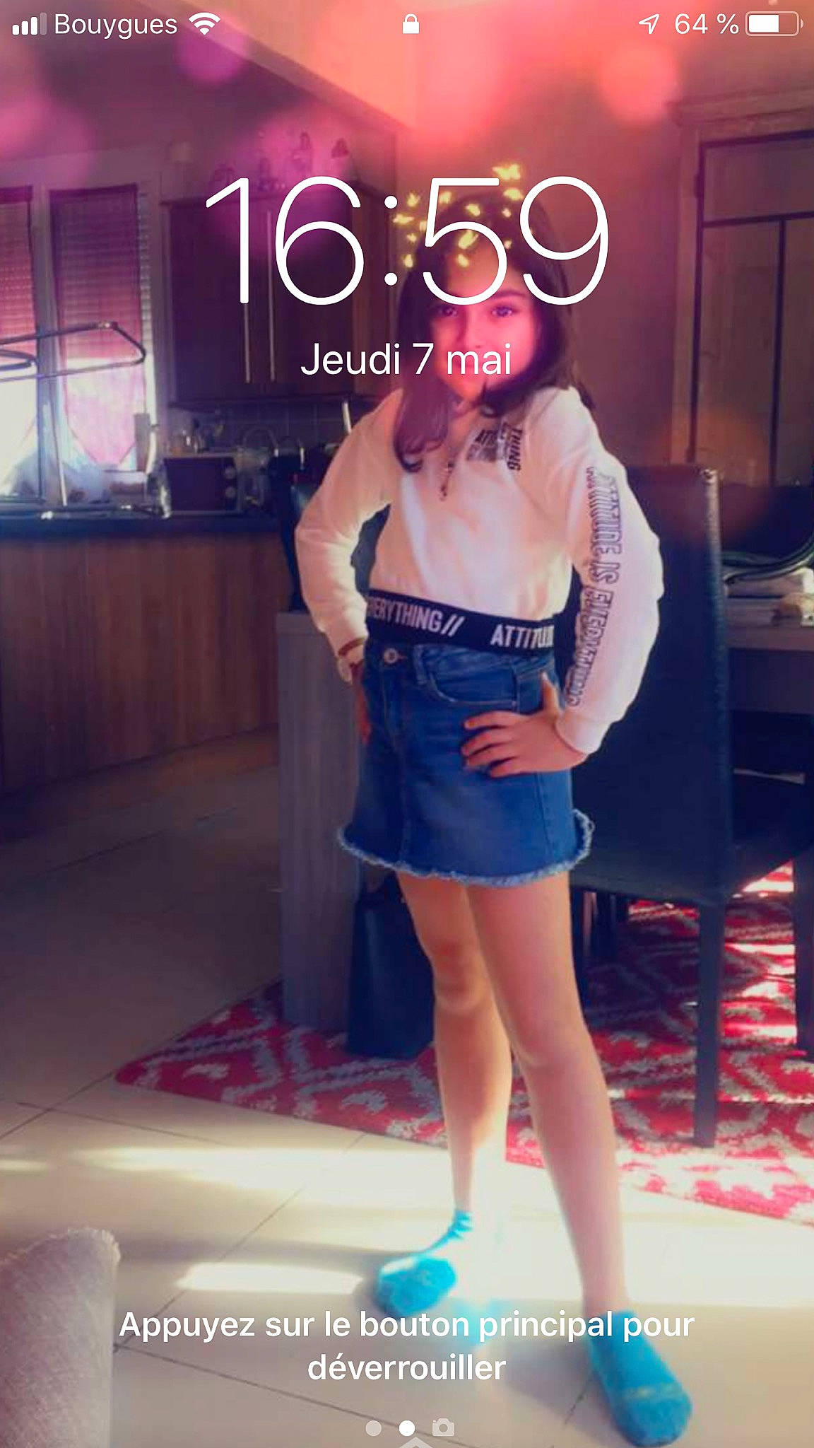 Rania a rejoint le concours — aidez-le/la à gagner de superbes lots ! abdomen, belt, blond, electric_blue, event, fashion_design, fashion_model, flooring, human_leg, joint, joy, knee, magenta, person, pink, shoulder, standing, street_fashion, textile, thigh