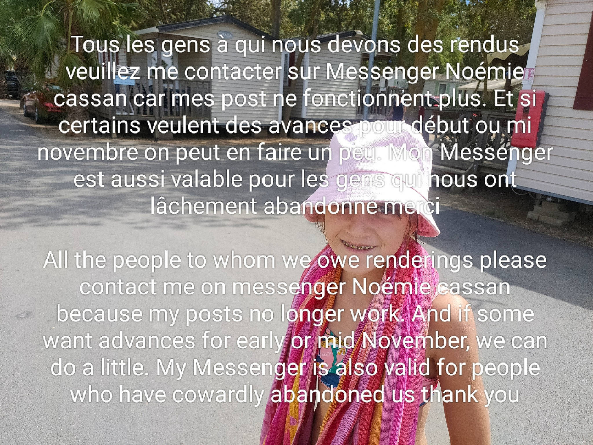 Romane participe au concours pour gagner de l'argent avec cette photo : adaptation, asphalt, child, font, happy, hat, headgear, headwear, human, joy, landmark, leisure, line, magenta, organism, people, person, photo_caption, plant, product