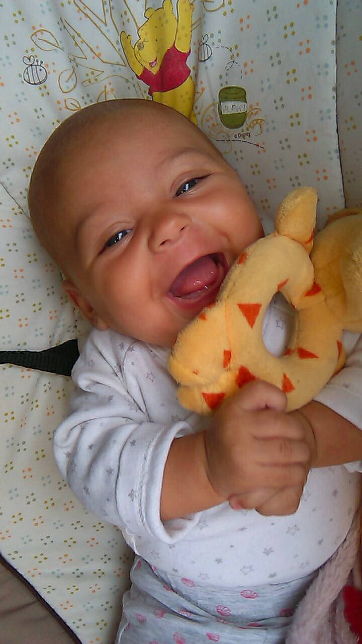 Shanna participe au concours pour gagner de l'argent avec cette photo : baby, cheek, child, face, food, head, mouth, person, skin, toddler, yellow