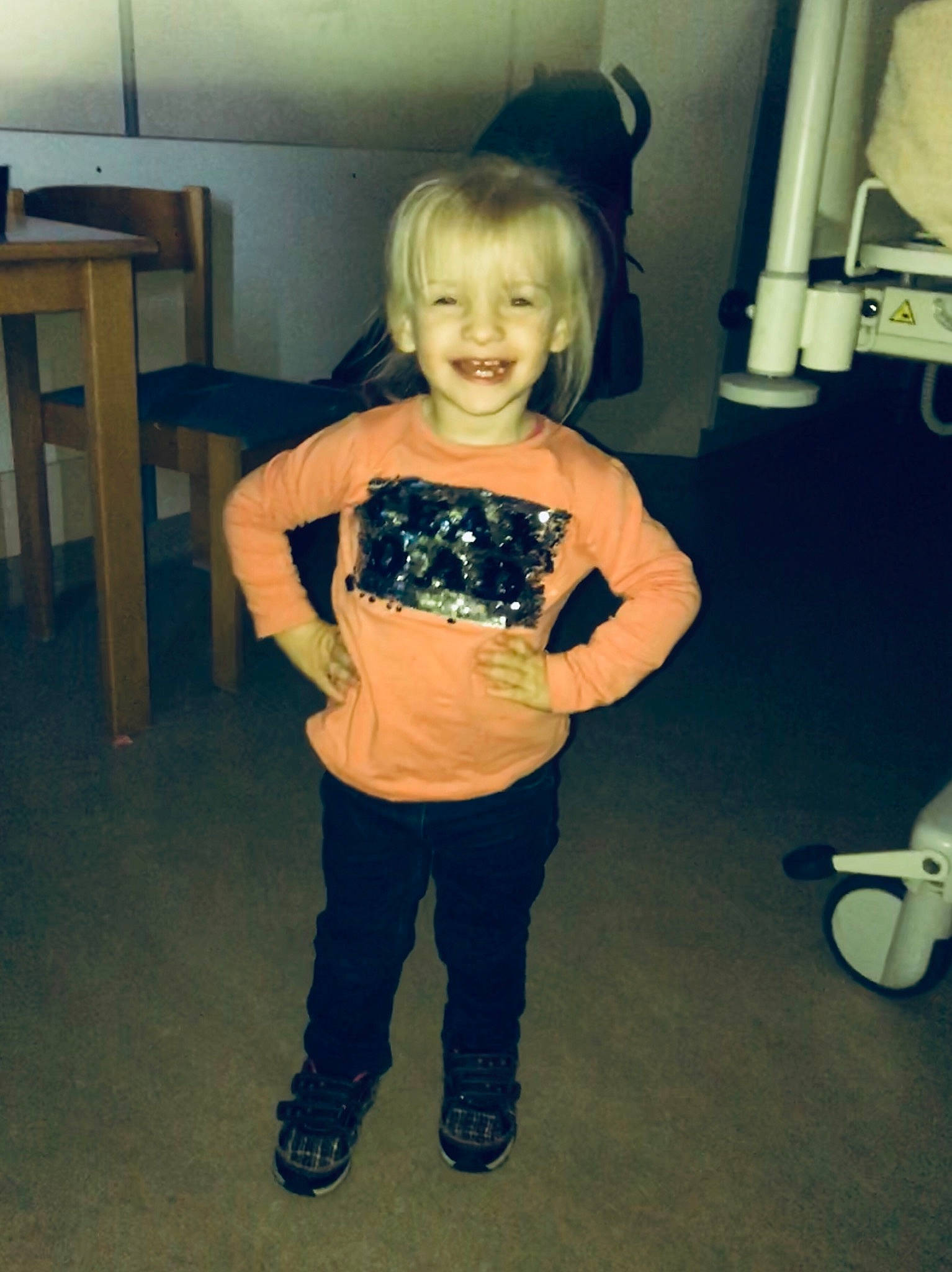 Maëlyss participe au concours pour gagner de l'argent avec cette photo : arm, child, clothing, cool, day, fun, girl, hair, hairstyle, human_body, human_hair_color, joint, joy, leg, outerwear, person, product, shoulder, smile, snapshot