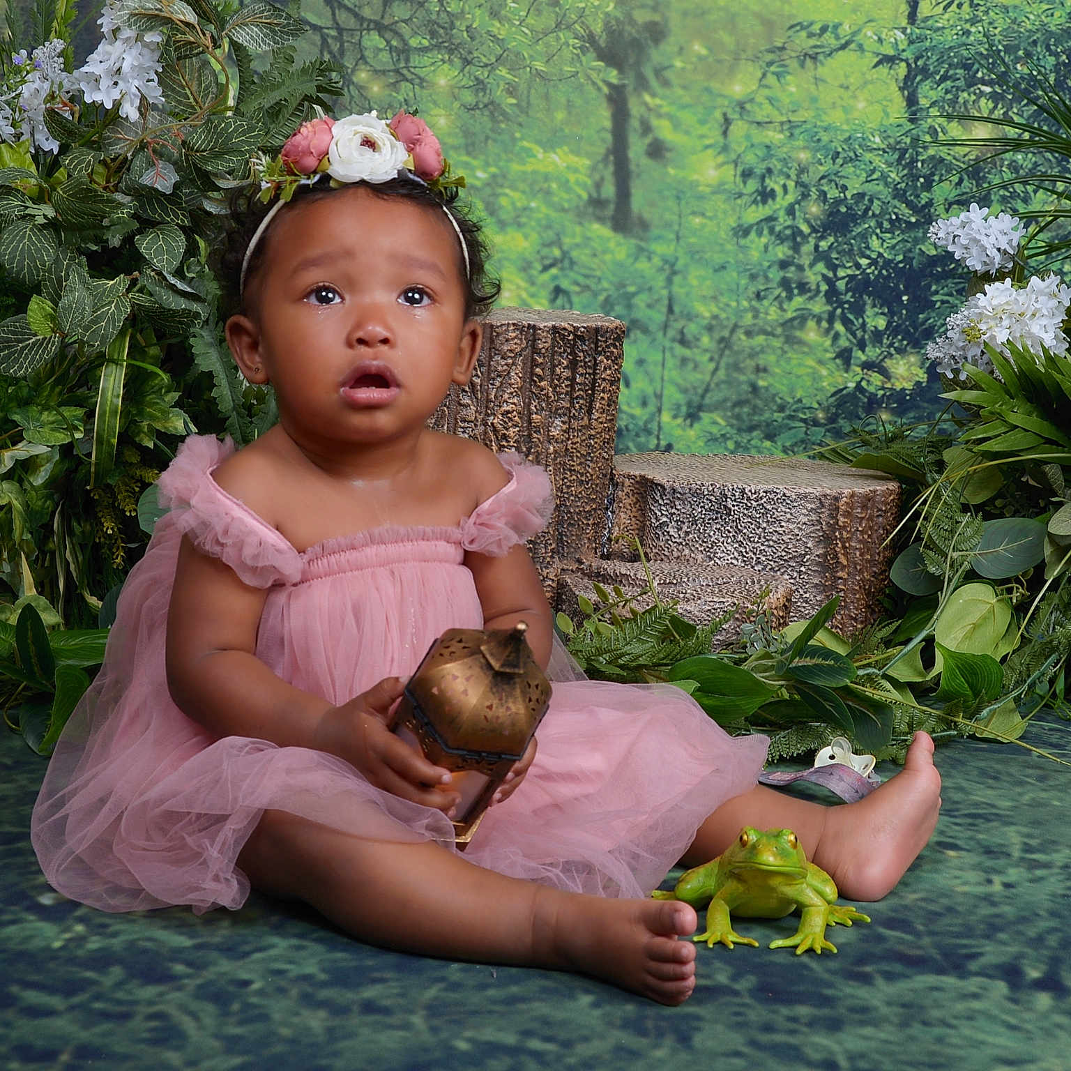 Naomi joined the competition — help win amazing prizes! animal, baby, clothing, cookware, dress, face, flower, flowerarrangement, flowerbouquet, head, leaf, lizard, person, photography, plant, portrait, pottedplant, pottery, reptile, wood