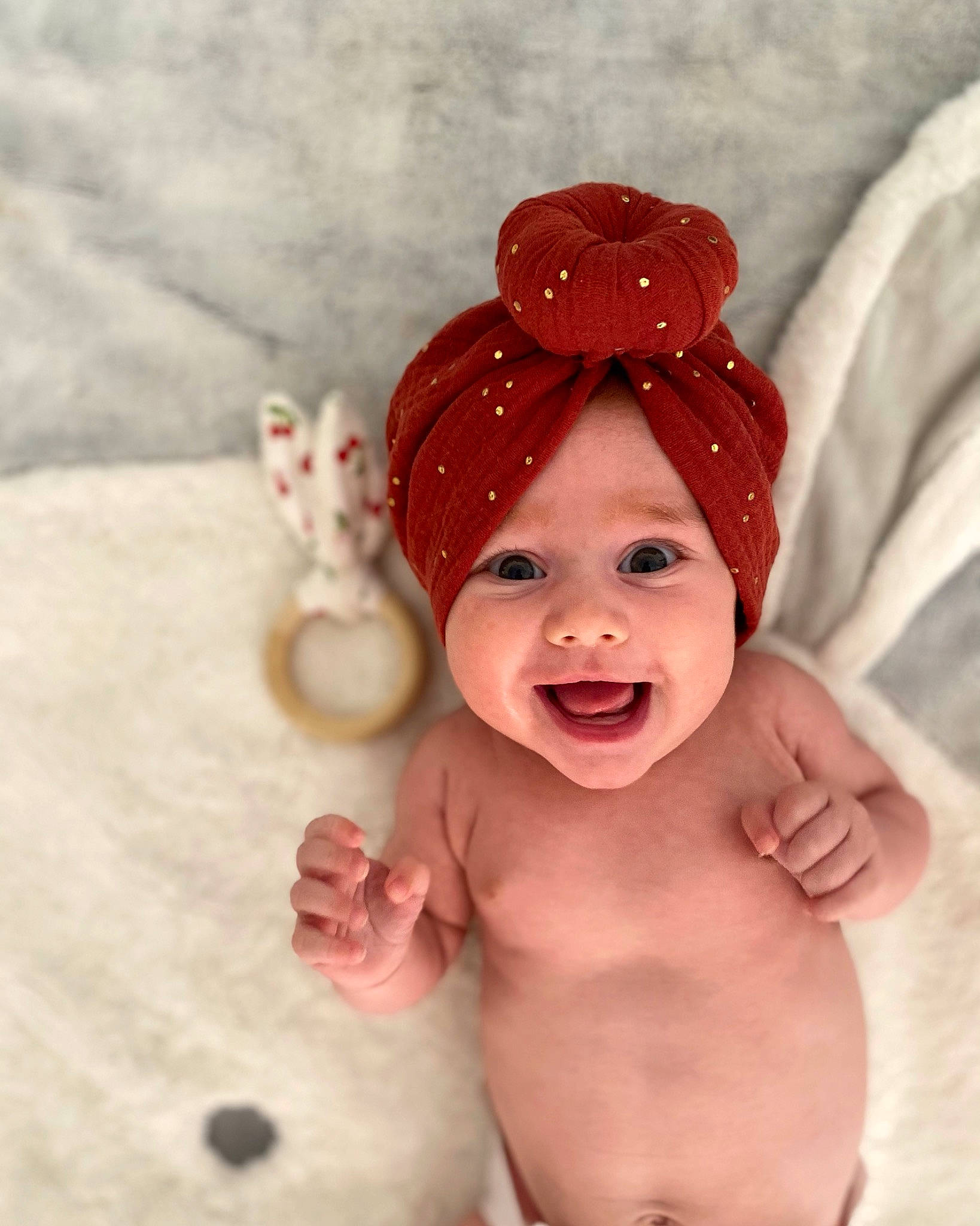 Louise participe au concours pour gagner de l'argent avec cette photo : art, baby, baby_sleeping, baby_toddler_clothing, bathing, cap, chest, child, costume_hat, gesture, hair_accessory, happy, headgear, headpiece, headwear, jewellery, lip, person, pink, smile