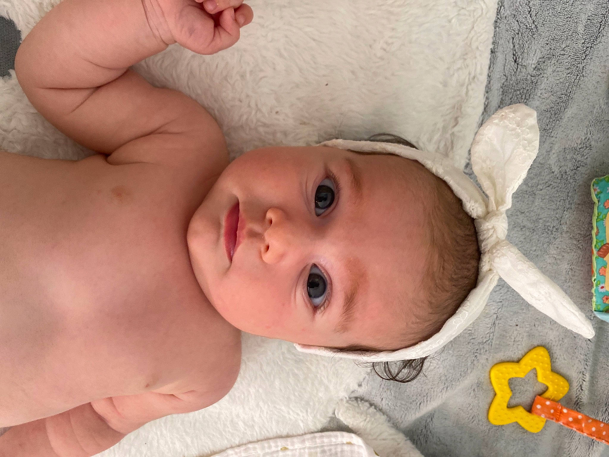 Louise a rejoint le concours — aidez-le/la à gagner de superbes lots ! baby, cheek, chest, chin, ear, eye, eyebrow, eyelash, face, forehead, hand, head, iris, lip, mouth, nose, organ, person, skin, stomach