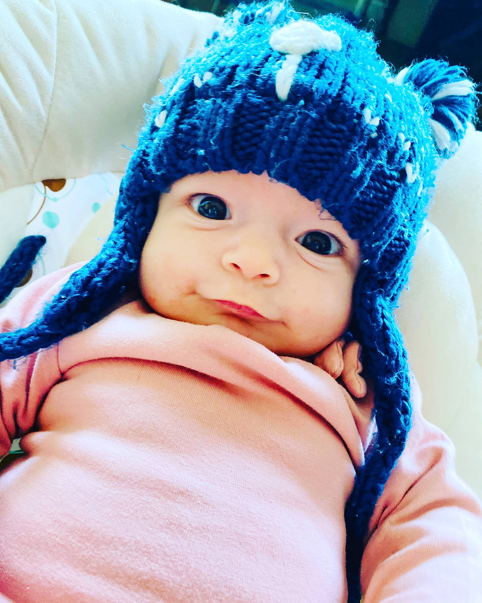 Maylie participe au concours pour gagner de l'argent avec cette photo : baby, beanie, beauty, blue, bonnet, cap, cheek, child, crochet, ear, eye, hat, headgear, headwear, knit_cap, knitting, lip, nose, person, pink