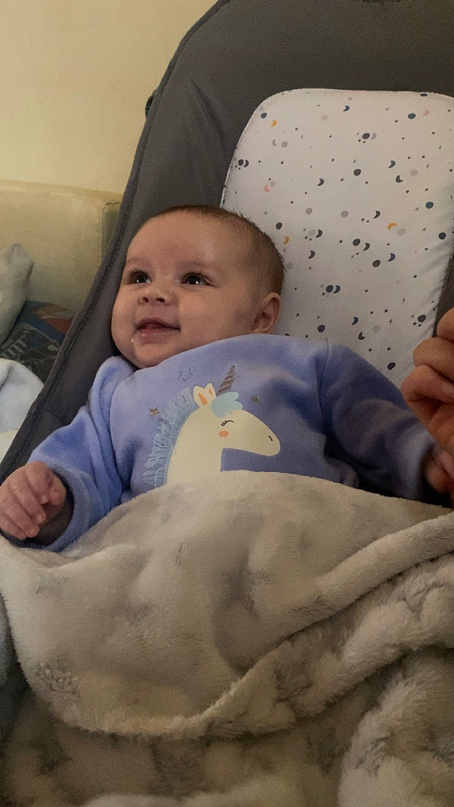 Maylee participe au concours pour gagner de l'argent avec cette photo : arm, baby, baby_toddler_clothing, cheek, child, comfort, eye, facial_expression, finger, hand, head, human, mouth, nose, person, product, skin, smile, textile, toddler