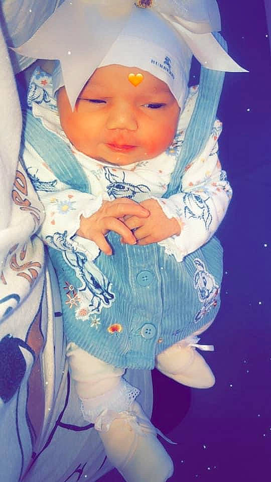 Lina a rejoint le concours — aidez-le/la à gagner de superbes lots ! azure, baby, baby_safety, baby_toddler_clothing, blue, cap, cheek, child, cool, eye, eyebrow, happy, headwear, iris, mouth, nose, person, pink, skin, sleeve