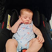 Idris Ghelam a rejoint le concours — aidez-le/la à gagner de superbes lots ! baby, car_seat, child, clothing, cute, face, fingertip, foot, hand, head, indoors, infant, onesie, peaceful, pose, rest, safety, seatbelt, skin, sleeping