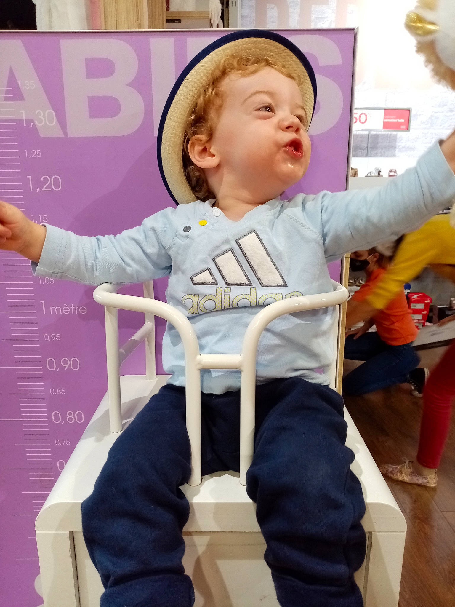 Théo participe au concours pour gagner de l'argent avec cette photo : baby, child, fun, person, play, toddler