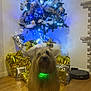 Rydji a rejoint le concours — aidez-le/la à gagner de superbes lots ! celebration, christmas_tree, decorations, dog, festive, festive_lighting, floor, gold_wrapping, green_collar, holiday, home, indoor, lights, long_hair, pet, presents, silver_wrapping, wall, wooden_floor, wrapped_gifts