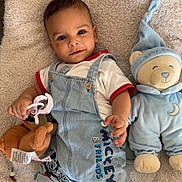 Eden participe au concours pour gagner de l'argent avec cette photo : baby, child, infant, toddler, plush_toy, stuffed_animal, mickey_mouse, overalls, clothing, smiling, face, cute, soft_toys, bedroom, blanket, carpet, indoor, playtime, comfort, happy