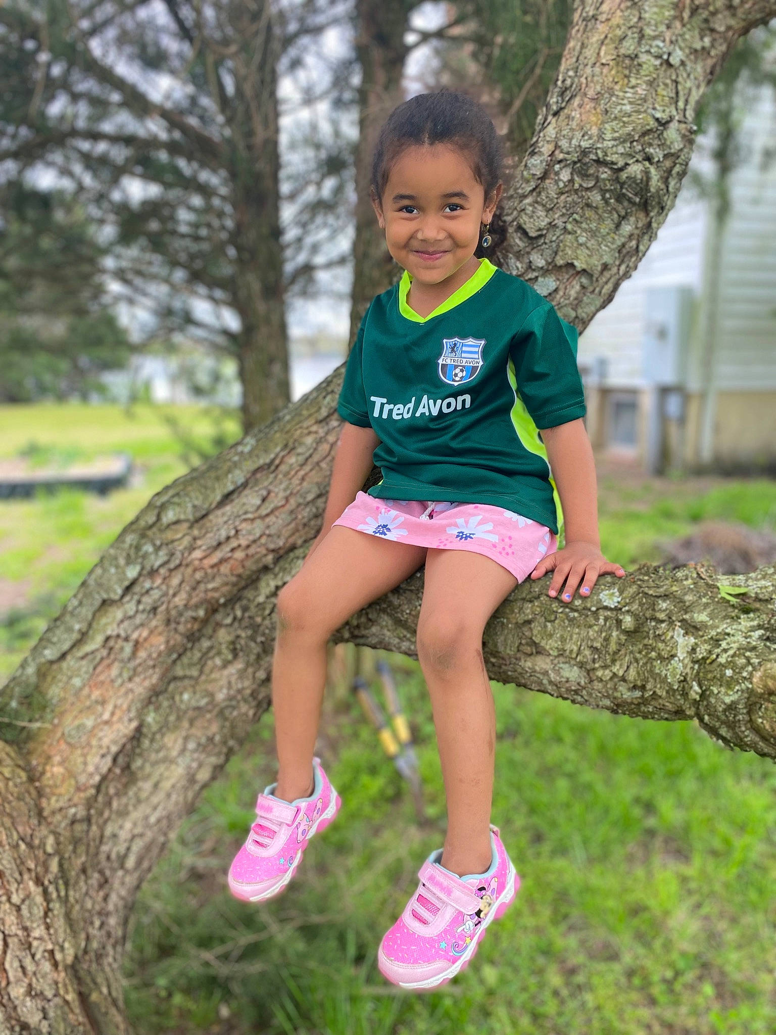 Aniya is registered to the contest to win money with this photo: botany, footwear, fun, grass, happy, joy, knee, leisure, people_in_nature, person, plant, public_space, shoe, shorts, smile, t_shirt, thigh, tree, trunk, vertebrate