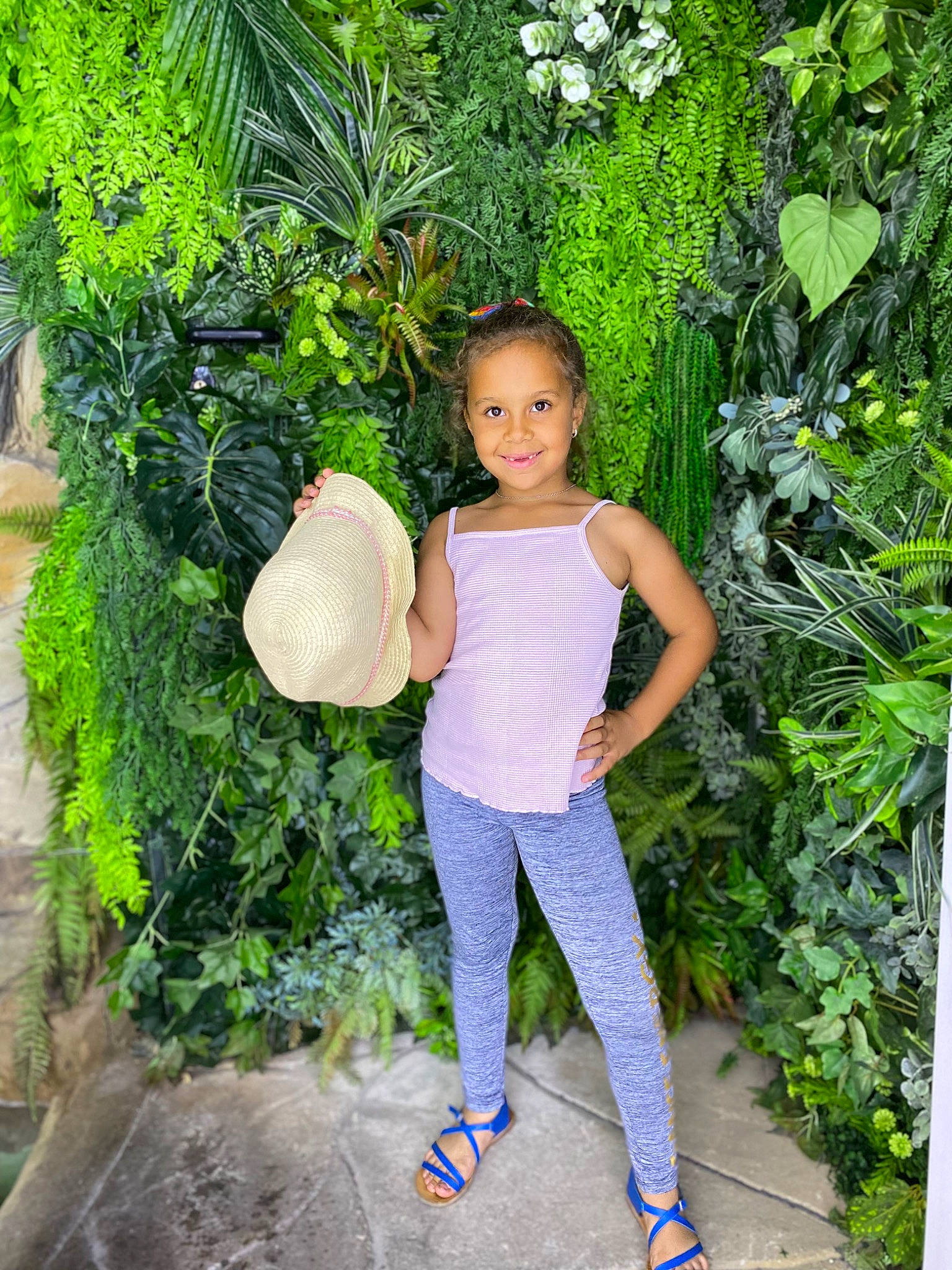 Ilyana a rejoint le concours — aidez-le/la à gagner de superbes lots ! botany, fun, grass, green, happy, human_leg, joy, knee, leaf, leisure, nature, people_in_nature, person, plant, sandal, shrub, standing, t_shirt, terrestrial_plant, thigh