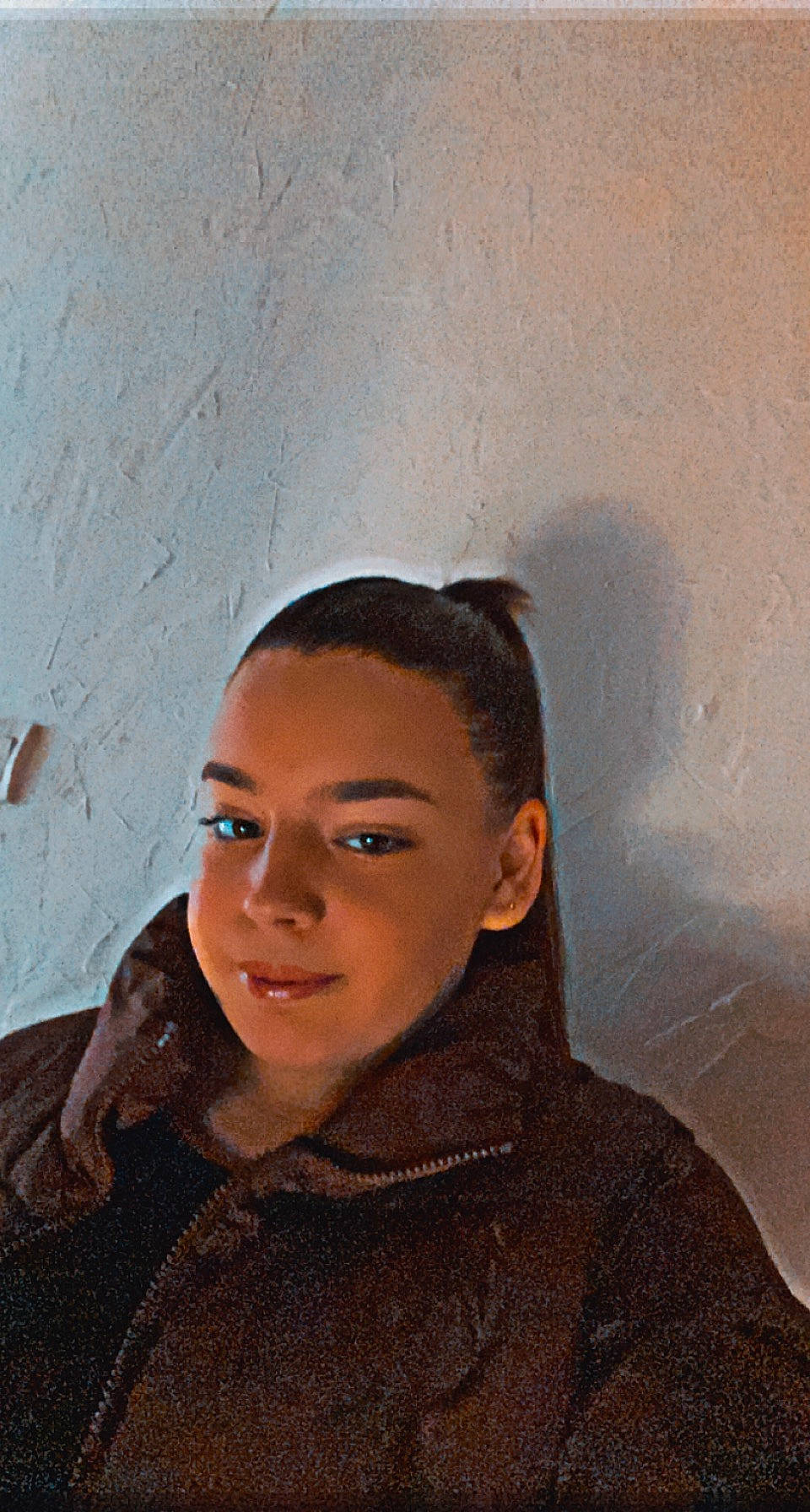 Luysa participe au concours pour gagner de l'argent avec cette photo : black_hair, bun, child, ear, eyebrow, eyelash, fashion_design, flash_photography, forehead, happy, jaw, neck, person, plaster, portrait, portrait_photography, smile, tints_and_shades, visual_arts