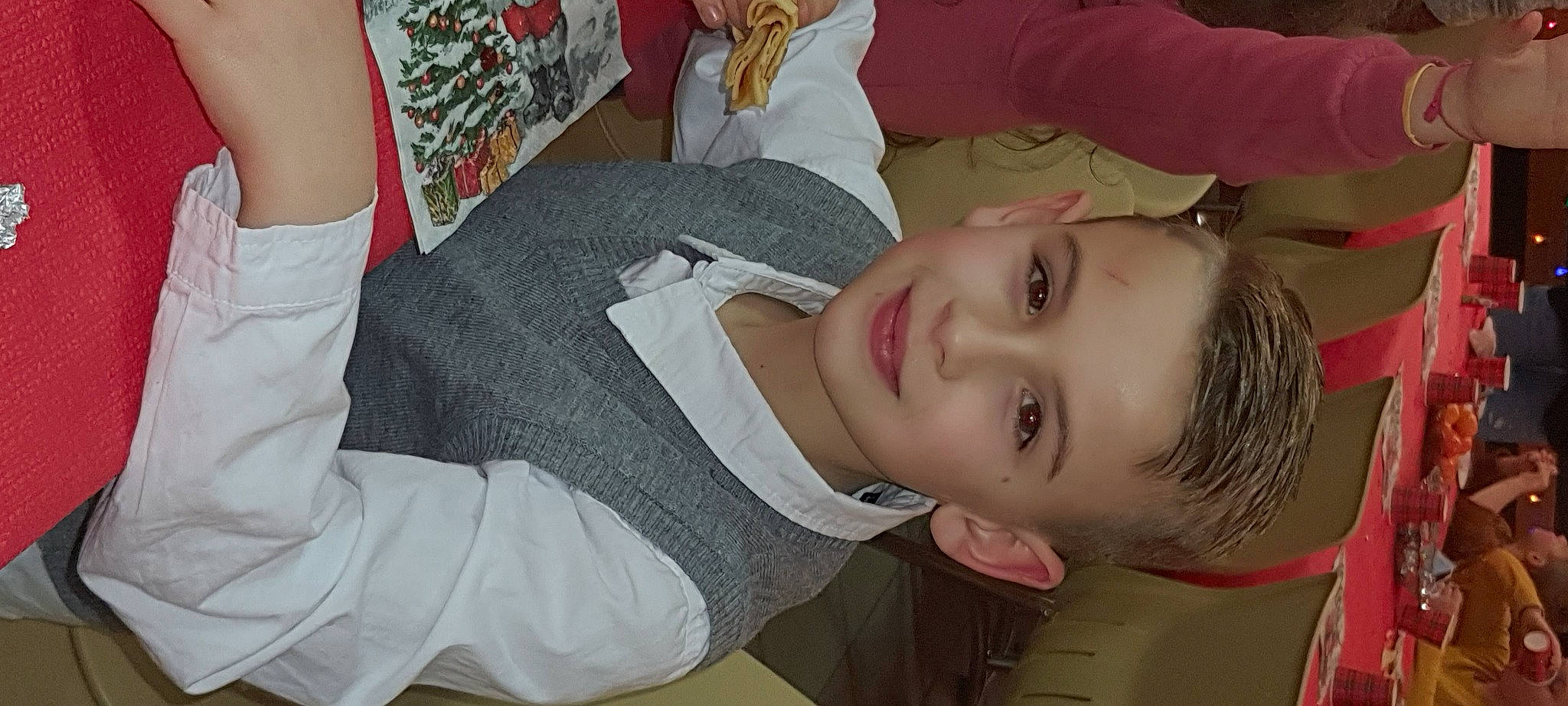 Adam participe au concours pour gagner de l'argent avec cette photo : black_hair, cheek, comfort, eyebrow, eyelash, forehead, hairstyle, happy, human_body, jaw, joint, joy, lip, mammal, mouth, muscle, neck, nose, person, skin