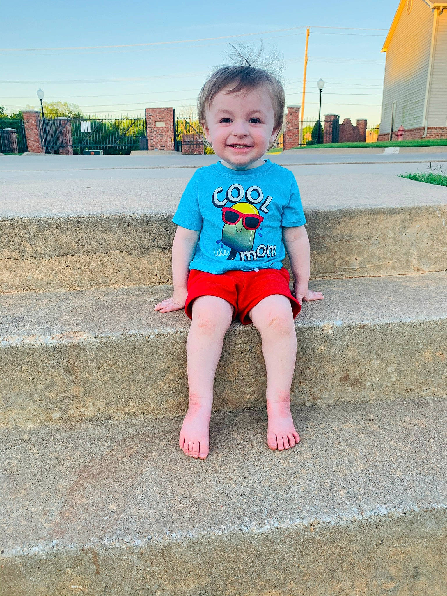 Daximus is registered to the contest to win money with this photo: baby, beauty, blue, child, eye, fun, joy, leg, leisure, person, play, sea, sitting, skin, smile, snapshot, standing, summer, t_shirt, toddler