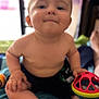 Tiago participe au concours pour gagner de l'argent avec cette photo : baby, ball, blanket, child, colorful, comfort, cute, expression, face, foot, hand, indoor, infant, person, play, sitting, skin, smiling, toy, young