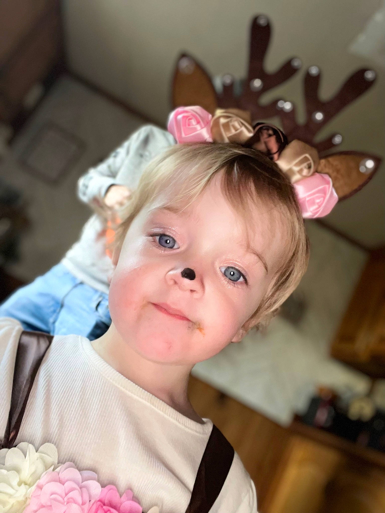 Haisley is registered to the contest to win money with this photo: baby, baby_toddler_clothing, bangs, child, event, eyelash, fashion_accessory, hair_accessory, hairstyle, happy, headband, headpiece, pattern, peach, person, pink, portrait_photography, room, sleeve, smile