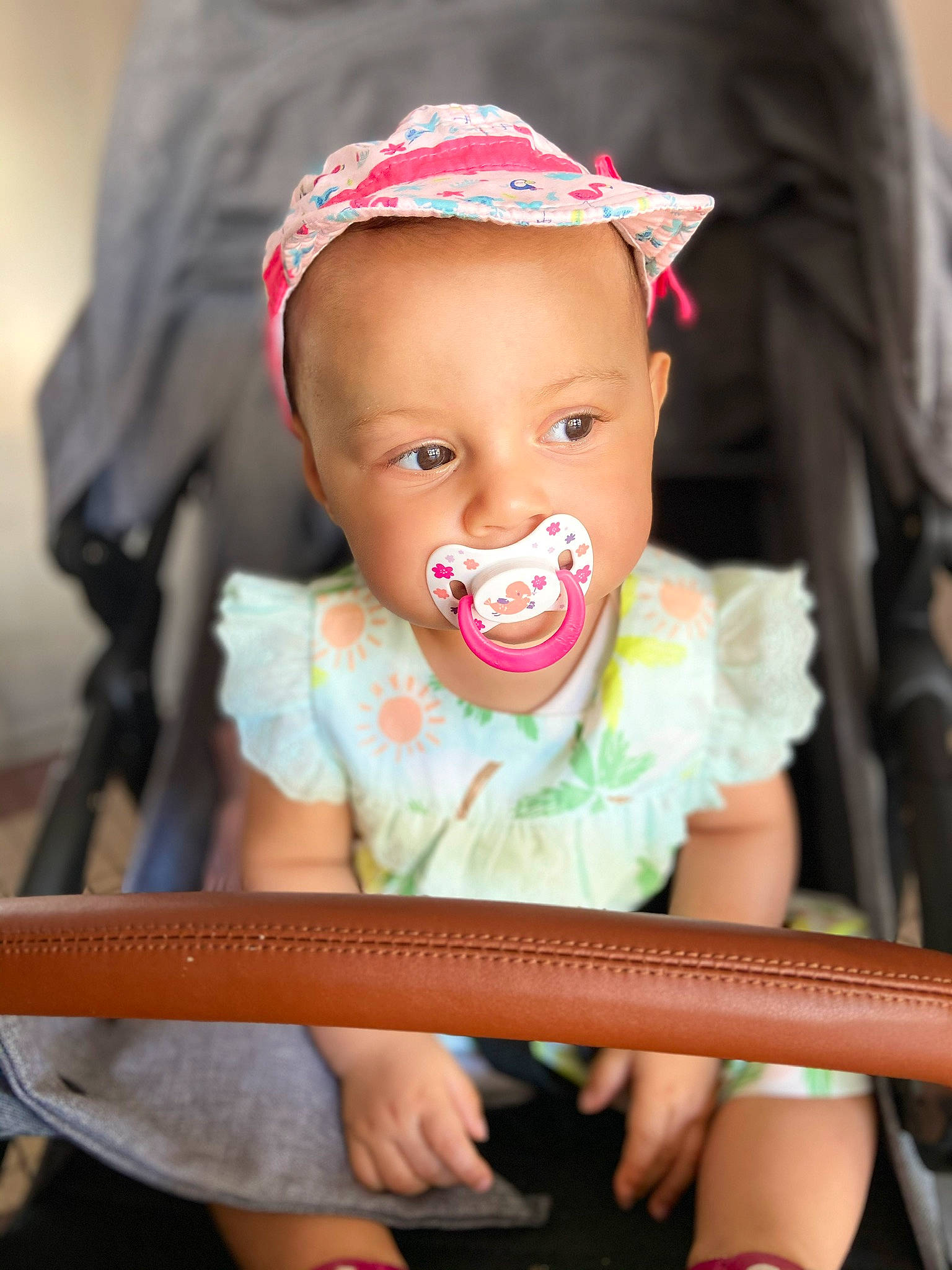 Chelsea participe au concours pour gagner de l'argent avec cette photo : baby, baby_products, child, child_model, facial_expression, fashion_accessory, fun, hair_accessory, happy, headband, headgear, lip, mouth, person, pink, play, product, skin, smile, toddler