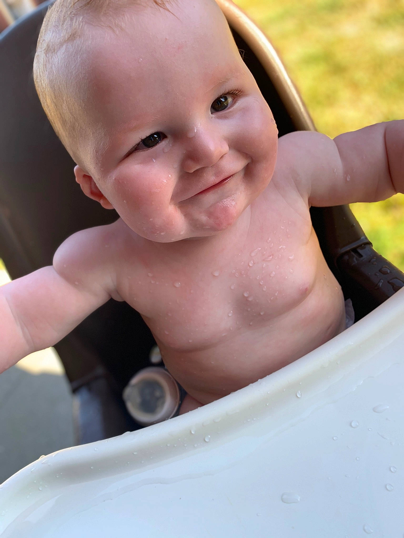 Russell is registered to the contest to win money with this photo: cheek, chin, eye, eyebrow, eyelash, face, gesture, hand, happy, human_body, iris, joy, leg, lip, mouth, neck, nose, person, skin, smile