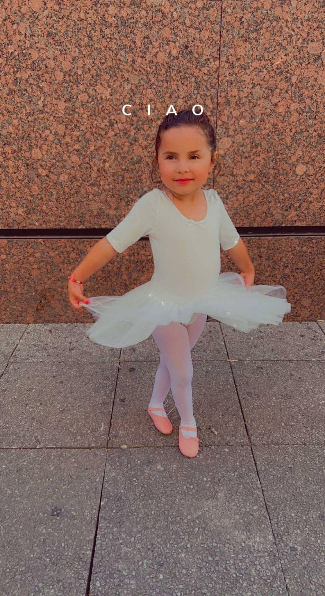 Nayla a rejoint le concours — aidez-le/la à gagner de superbes lots ! baby_toddler_clothing, ballet_shoe, ballet_tutu, barefoot, costume, embellishment, event, fashion_accessory, foot, happy, headgear, headpiece, human_body, human_leg, joy, knee, leg, person, pink, sitting