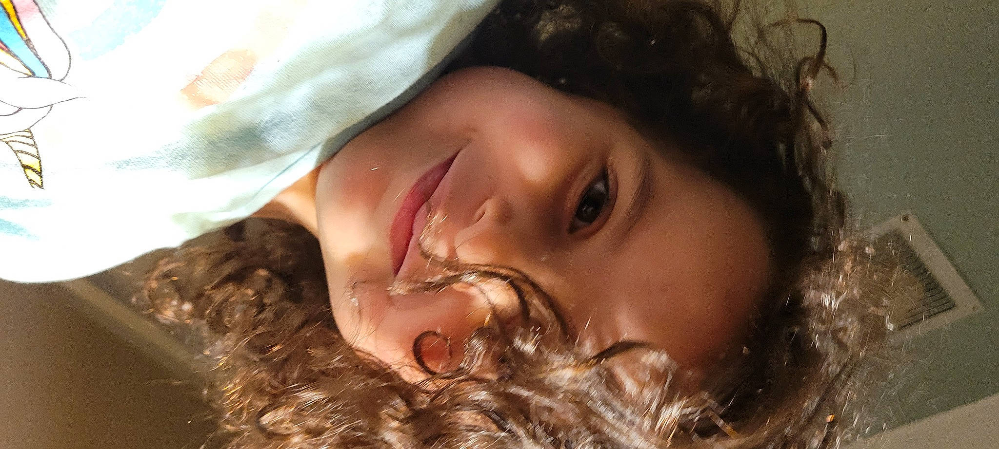 Nayla a rejoint le concours — aidez-le/la à gagner de superbes lots ! cheek, ear, eyebrow, eyelash, face, fawn, forehead, gesture, hairstyle, happy, headgear, iris, jaw, joy, lip, mouth, neck, nose, organ, person