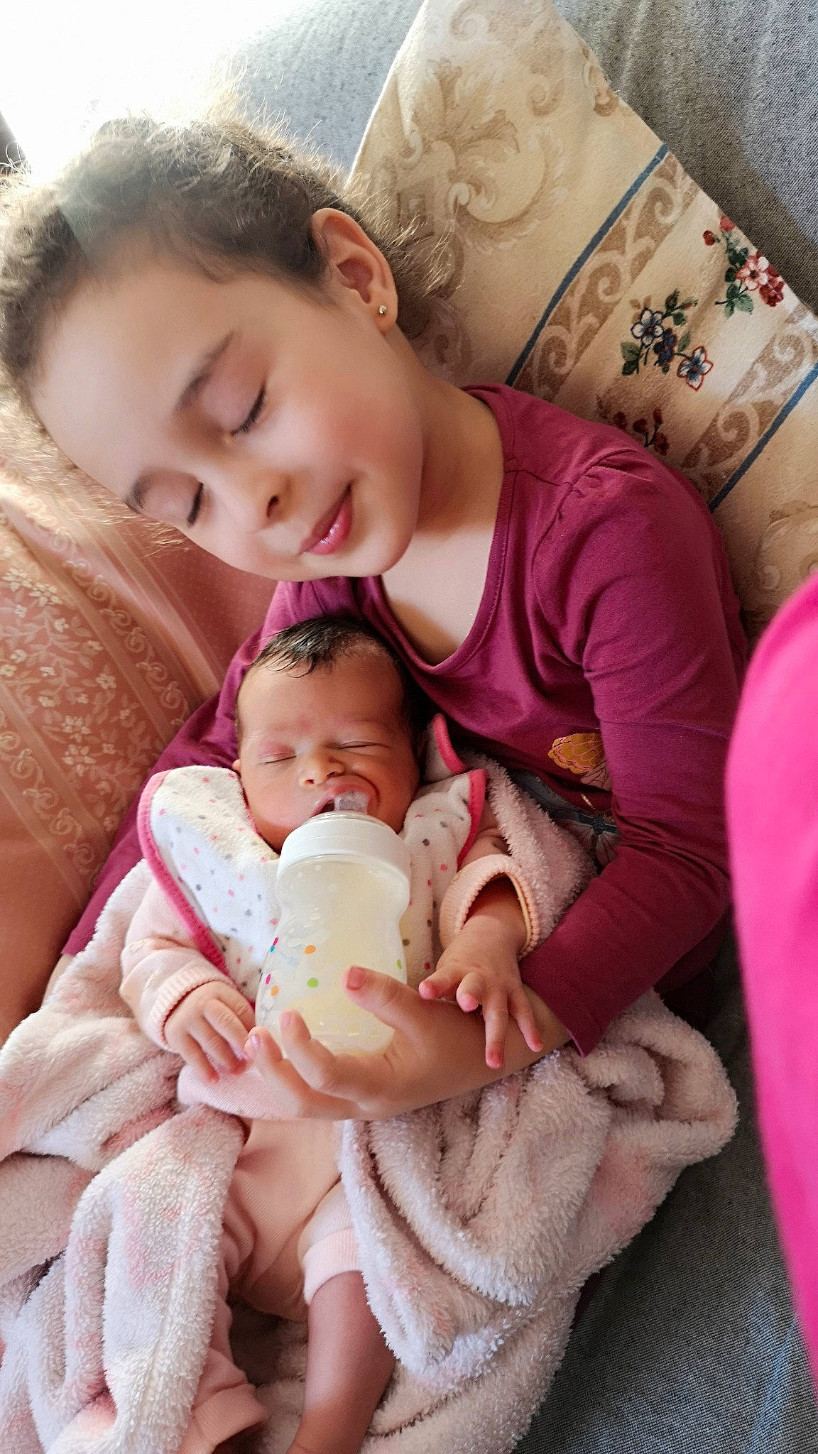 Sofia a rejoint le concours — aidez-le/la à gagner de superbes lots ! baby, baby_sleeping, bedtime, birth, child, comfort, nap, person, sleep, toddler