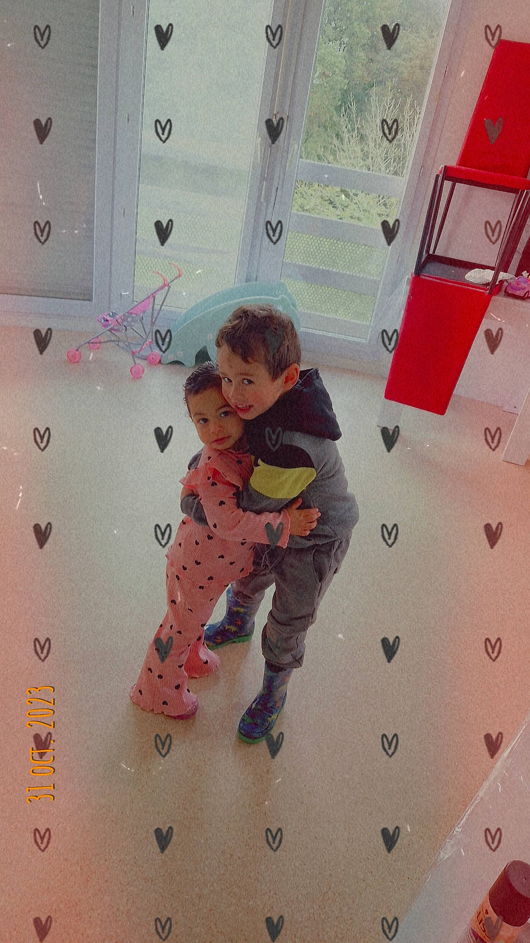 Mayron participe au concours pour gagner de l'argent avec cette photo : art, baby_toddler_clothing, carmine, child, floor, flooring, font, fun, happy, pattern, person, pink, play, product, room, sleeve, standing, textile, toddler, visual_arts