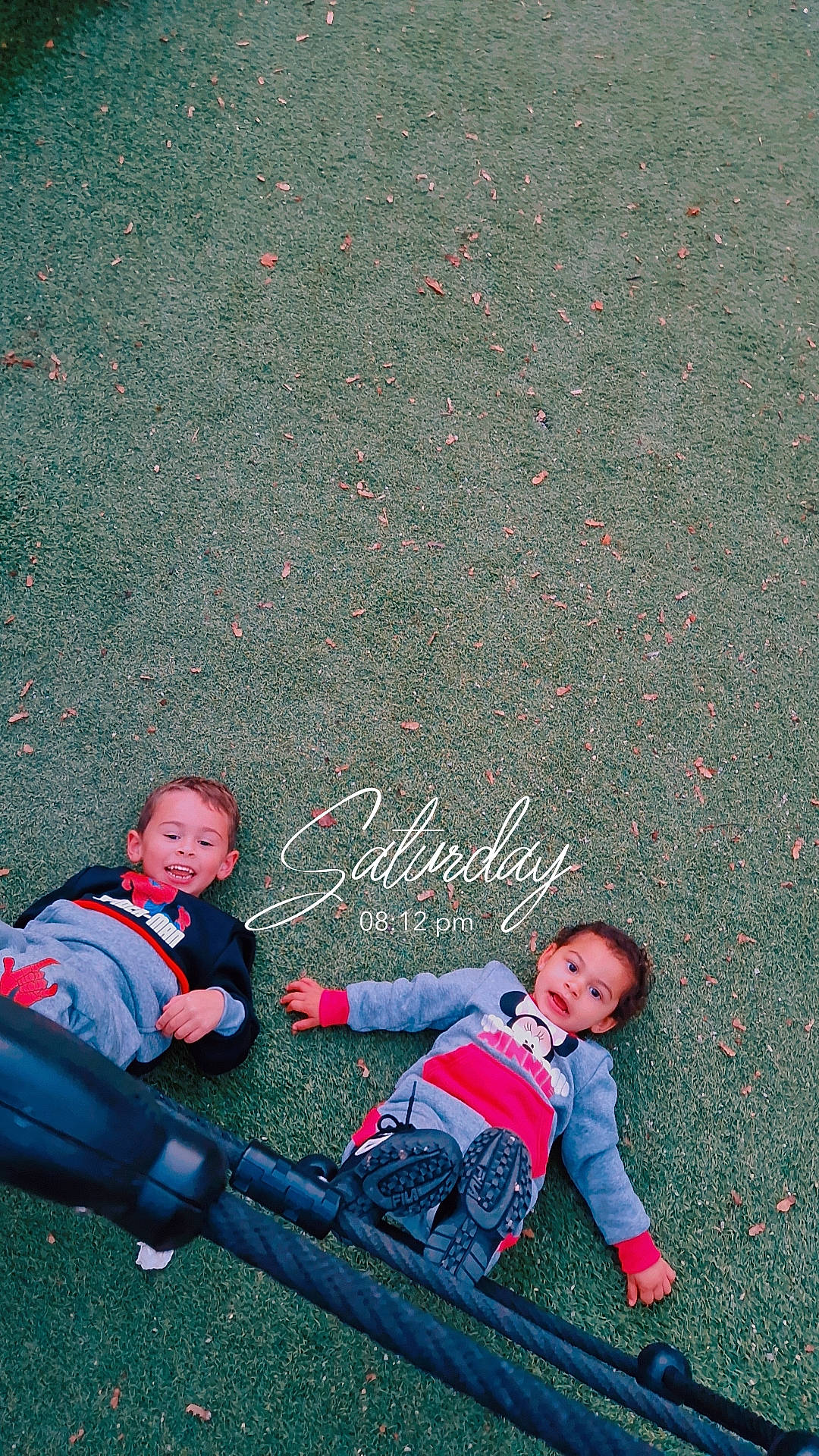 Mayron participe au concours pour gagner de l'argent avec cette photo : asphalt, child, clothing, electric_blue, facial_expression, flash_photography, fun, grass, happy, leisure, line, people_in_nature, person, product, public_space, recreation, road_surface, smile, snapshot, tar