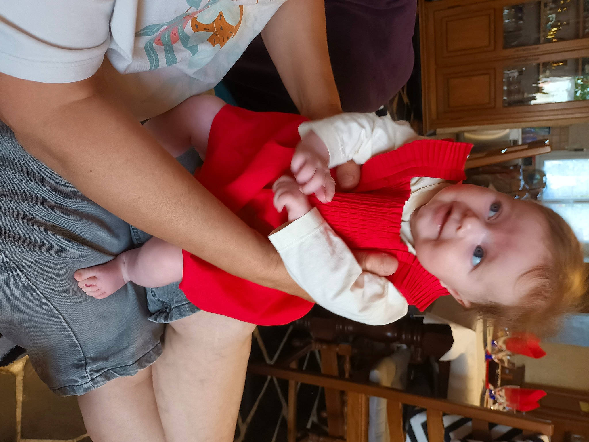 Alexyanne participe au concours pour gagner de l'argent avec cette photo : abdomen, baby_toddler_clothing, child, elbow, event, fun, human_leg, knee, lap, pattern, person, room, shelf, shorts, sitting, smile, t_shirt, thigh, toddler, trunk